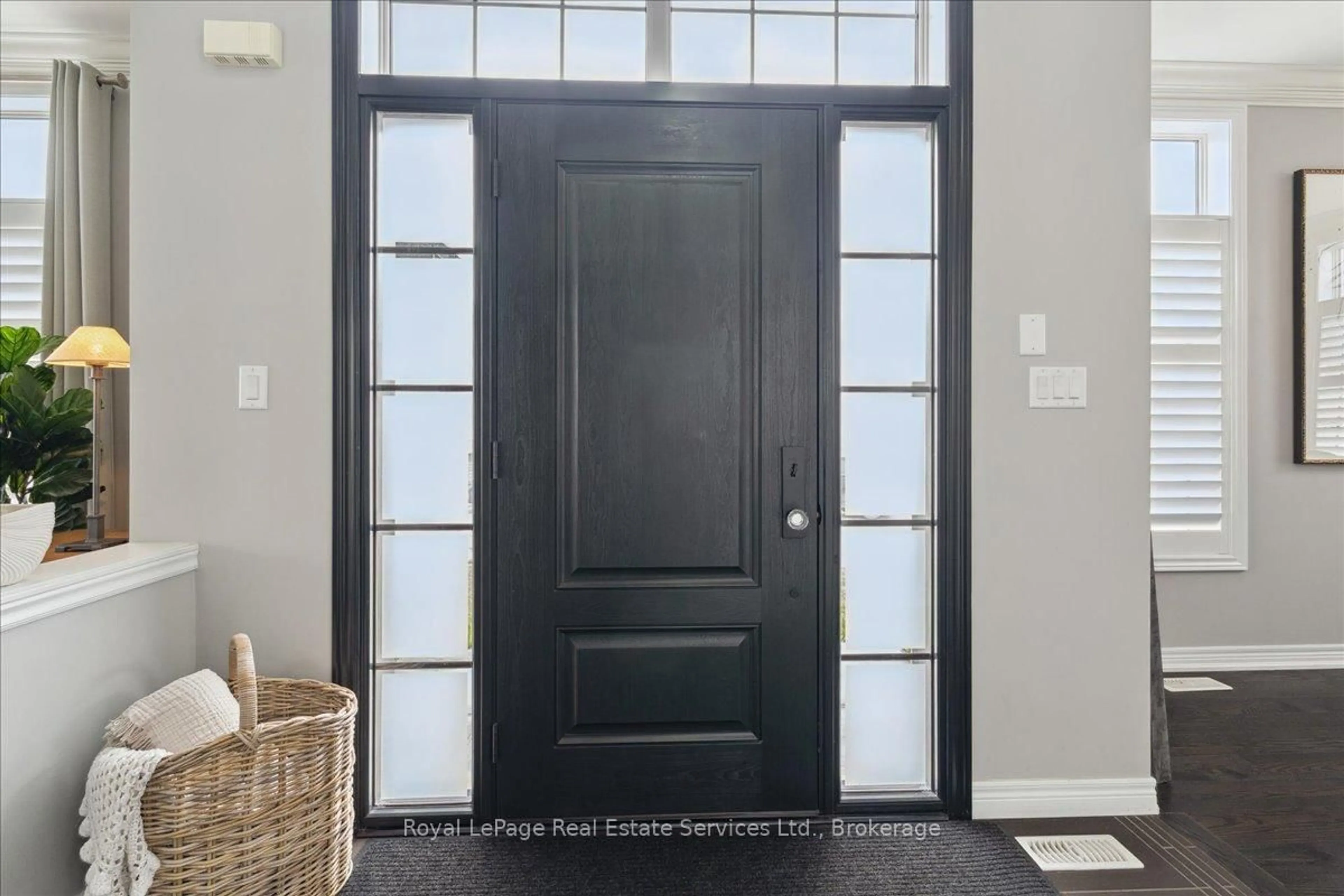 Indoor entryway for 137 Irwin Ave, Hamilton Ontario L9K 0G2