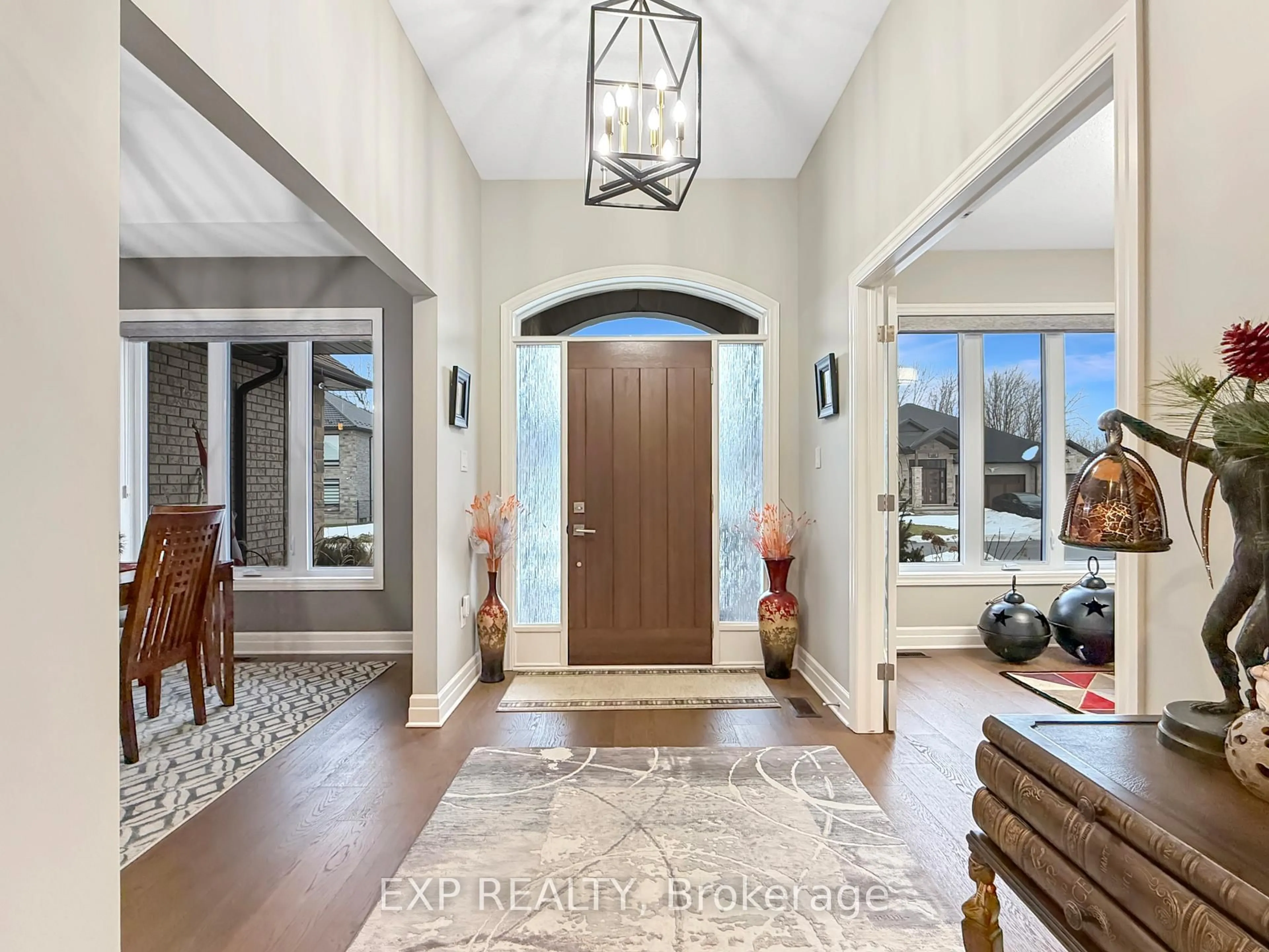 Indoor entryway for 184 Kettle Creek Dr, Central Elgin Ontario N0L 1B0