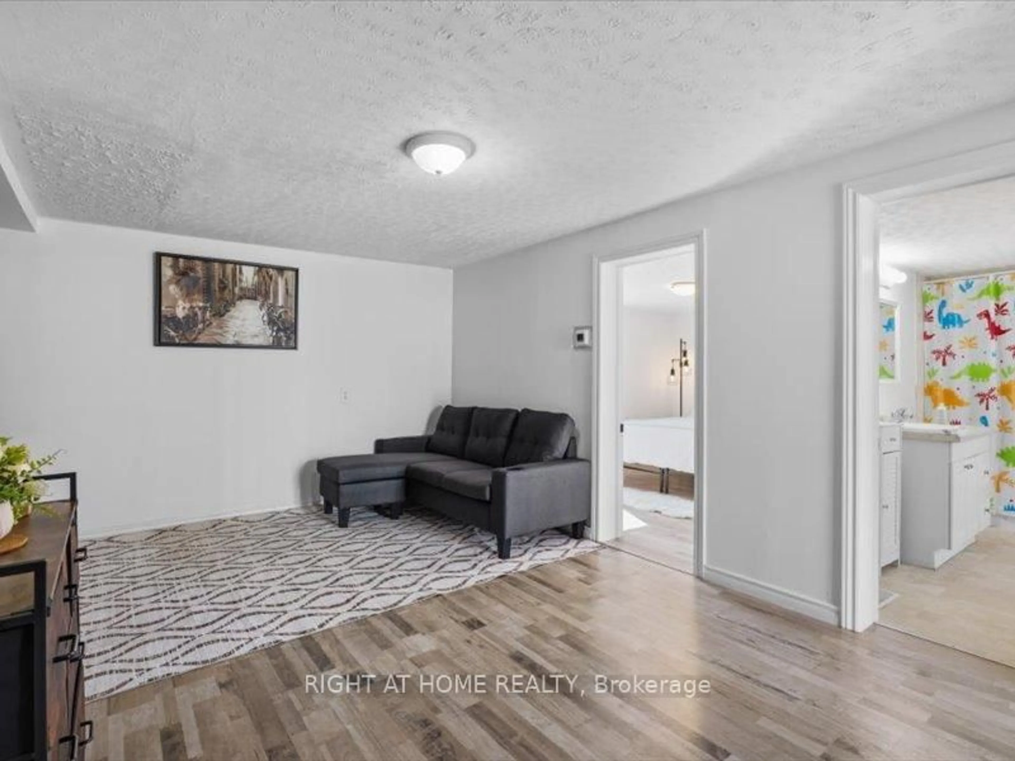 Indoor entryway for 77 Beverly St, Cambridge Ontario N1R 3Z6