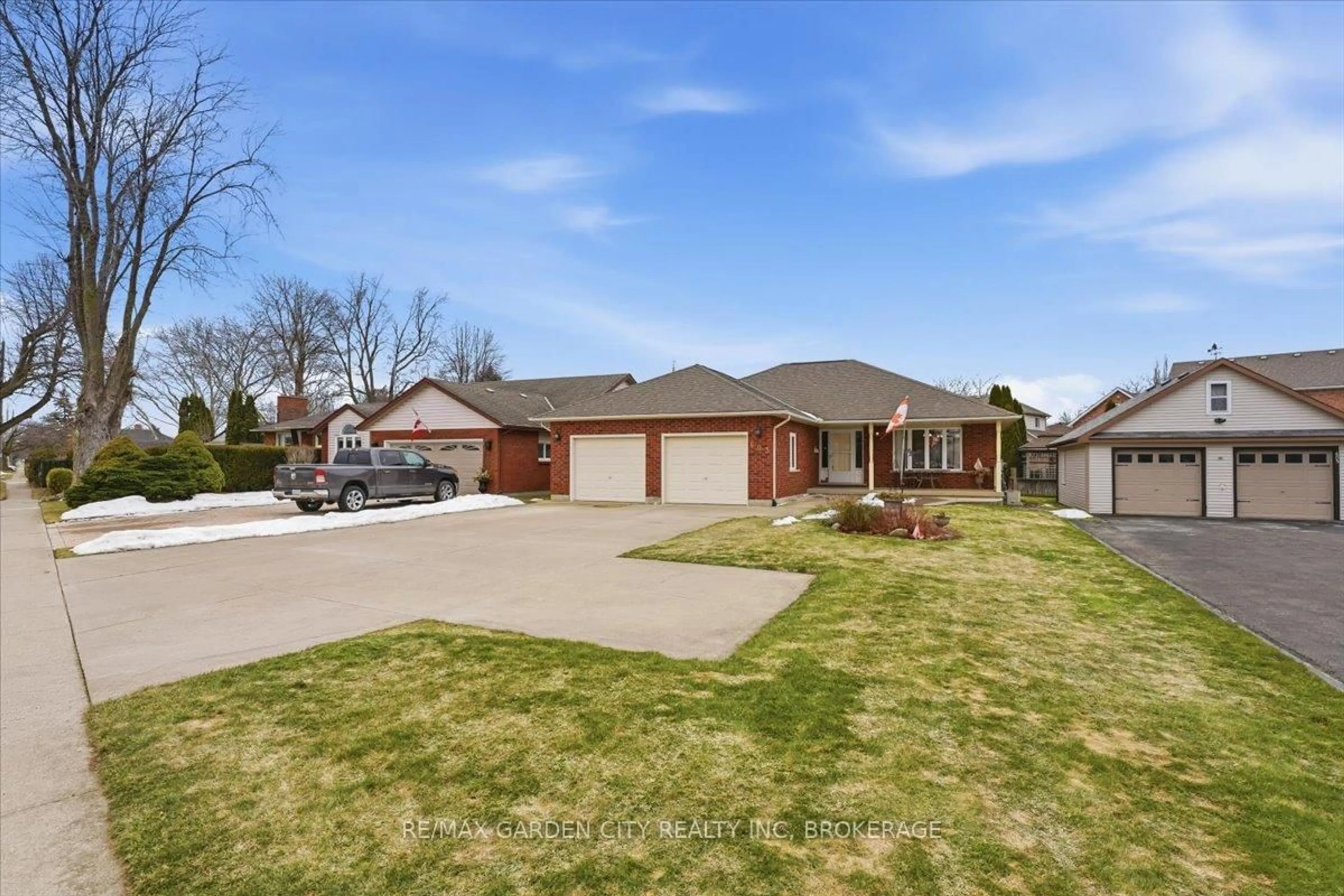 Home with brick exterior material, street for 603 BUNTING Rd, St. Catharines Ontario L2M 2Z9