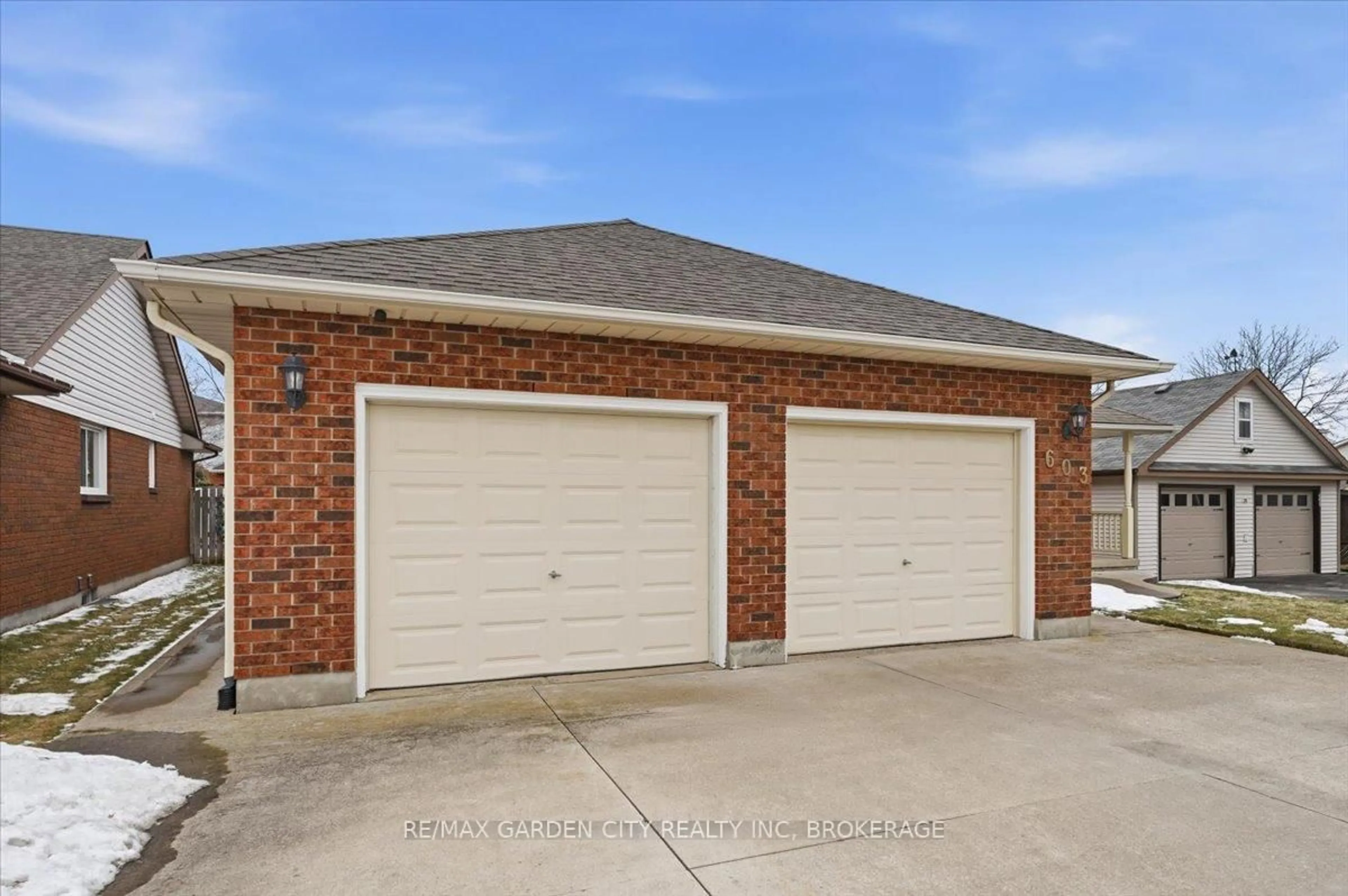 Home with brick exterior material, street for 603 BUNTING Rd, St. Catharines Ontario L2M 2Z9