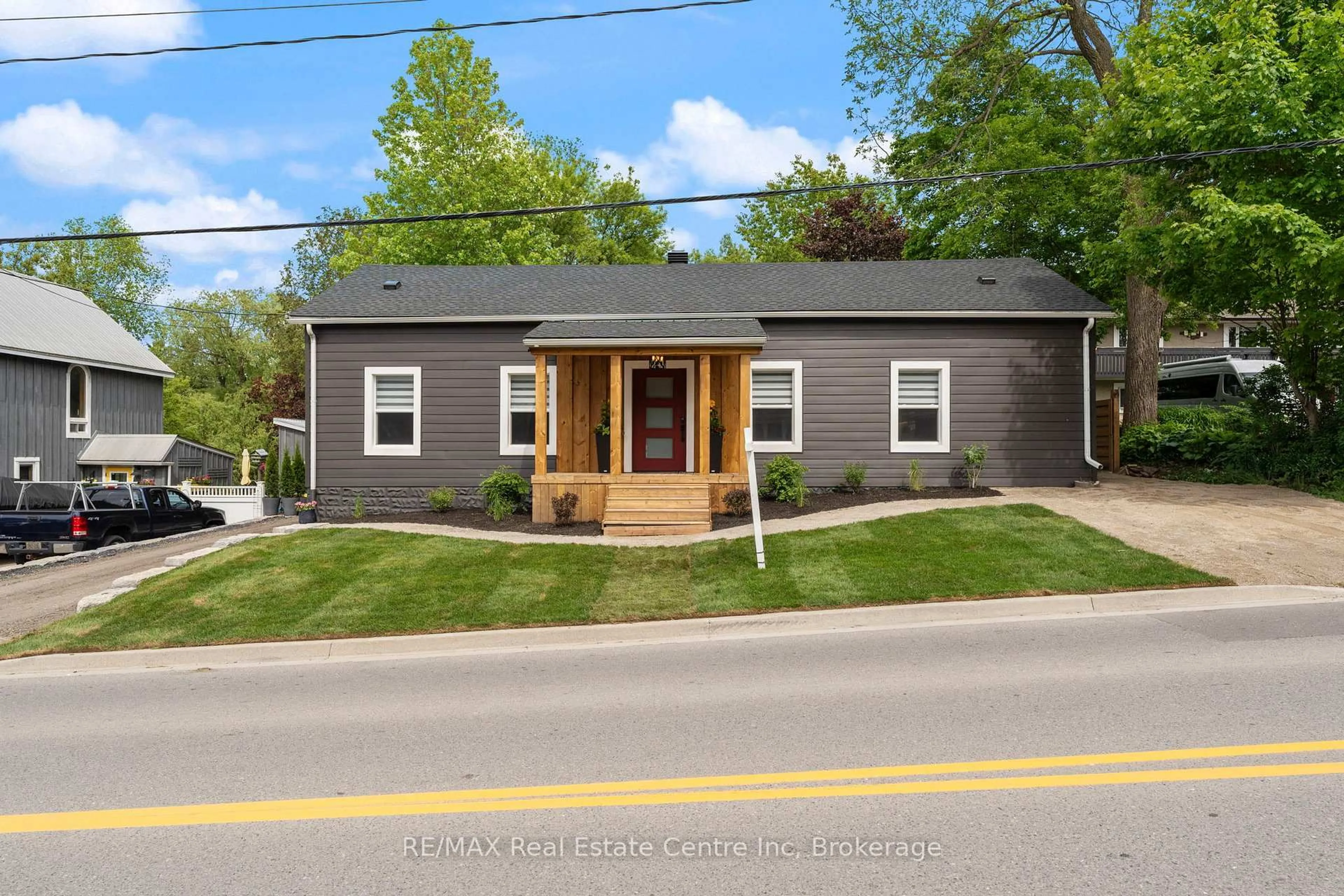 Home with vinyl exterior material, street for 1283 Swan St, North Dumfries Ontario N0B 1E0