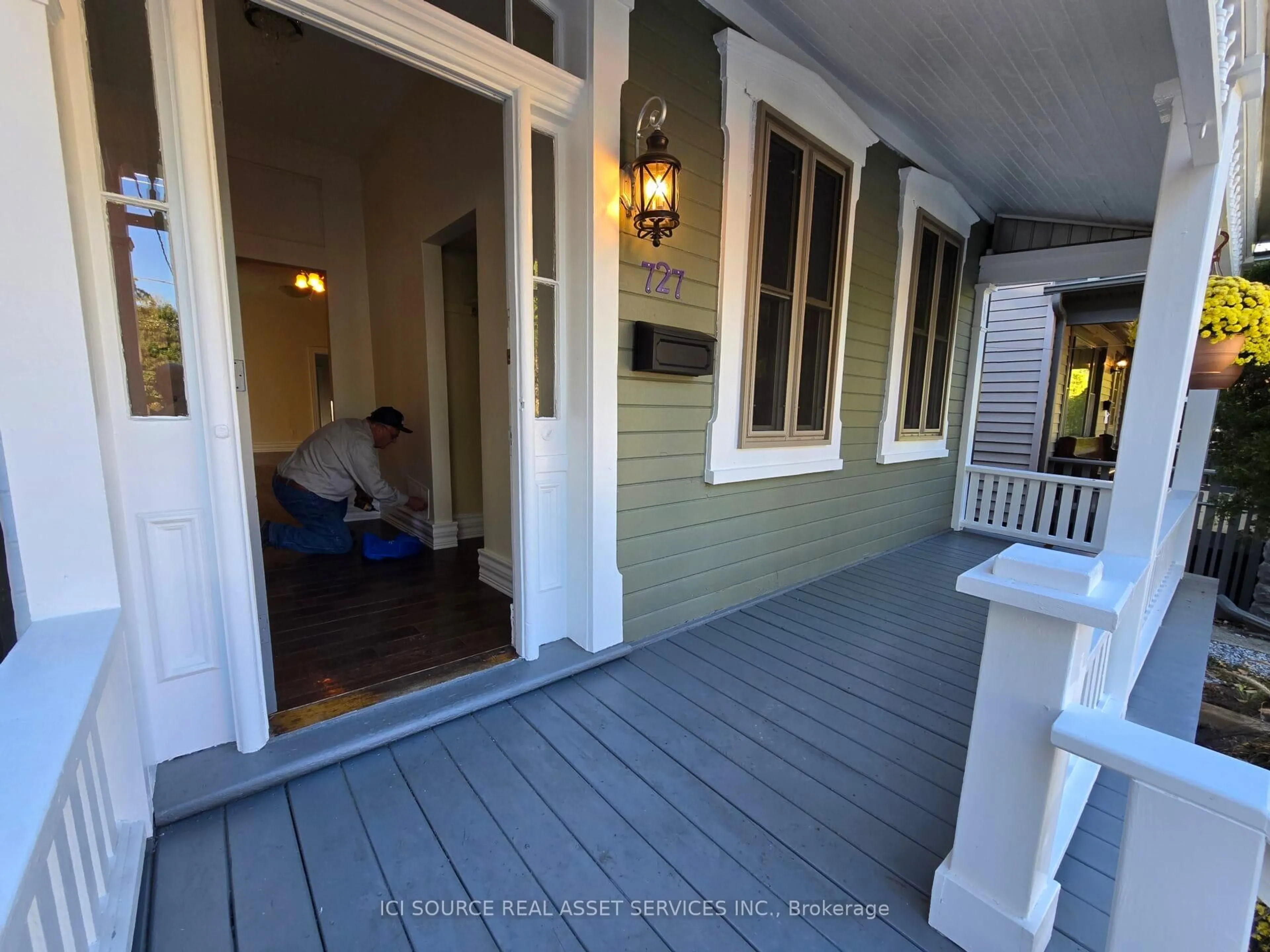 Unknown for 727 Queens Ave, London East Ontario N5W 3H4