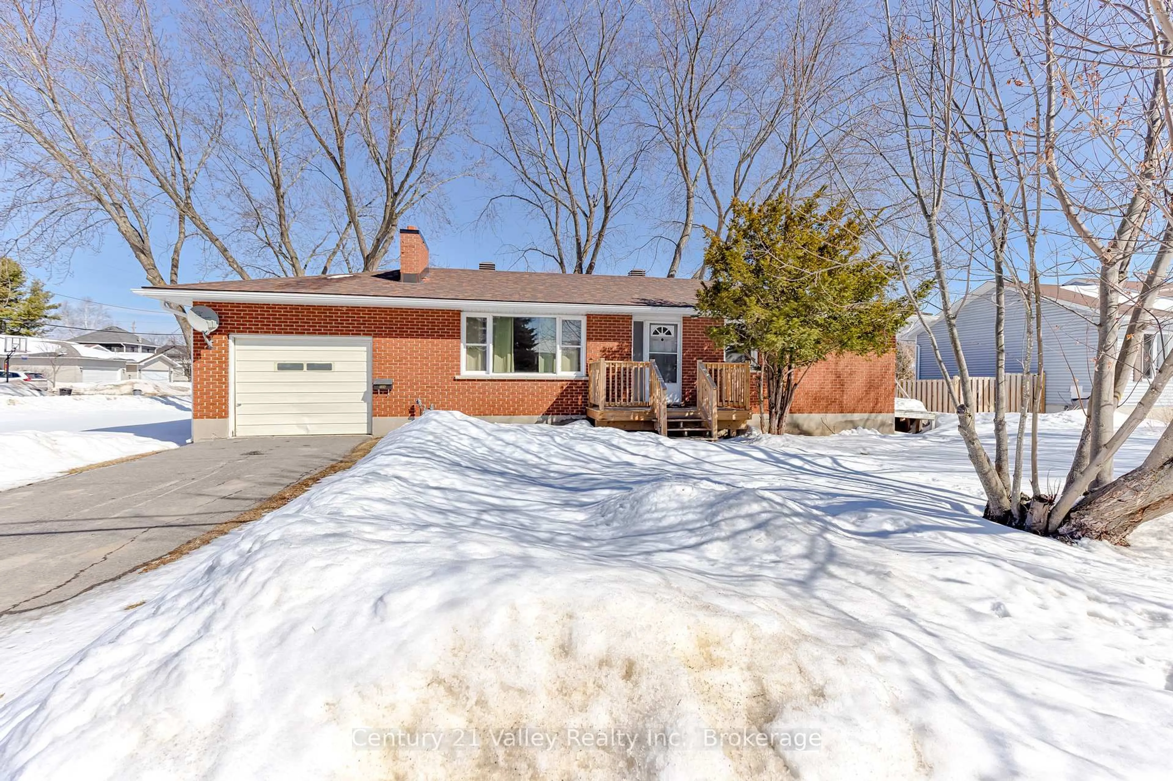 Home with brick exterior material, street for 104 Arthur St, Arnprior Ontario K7S 1A4