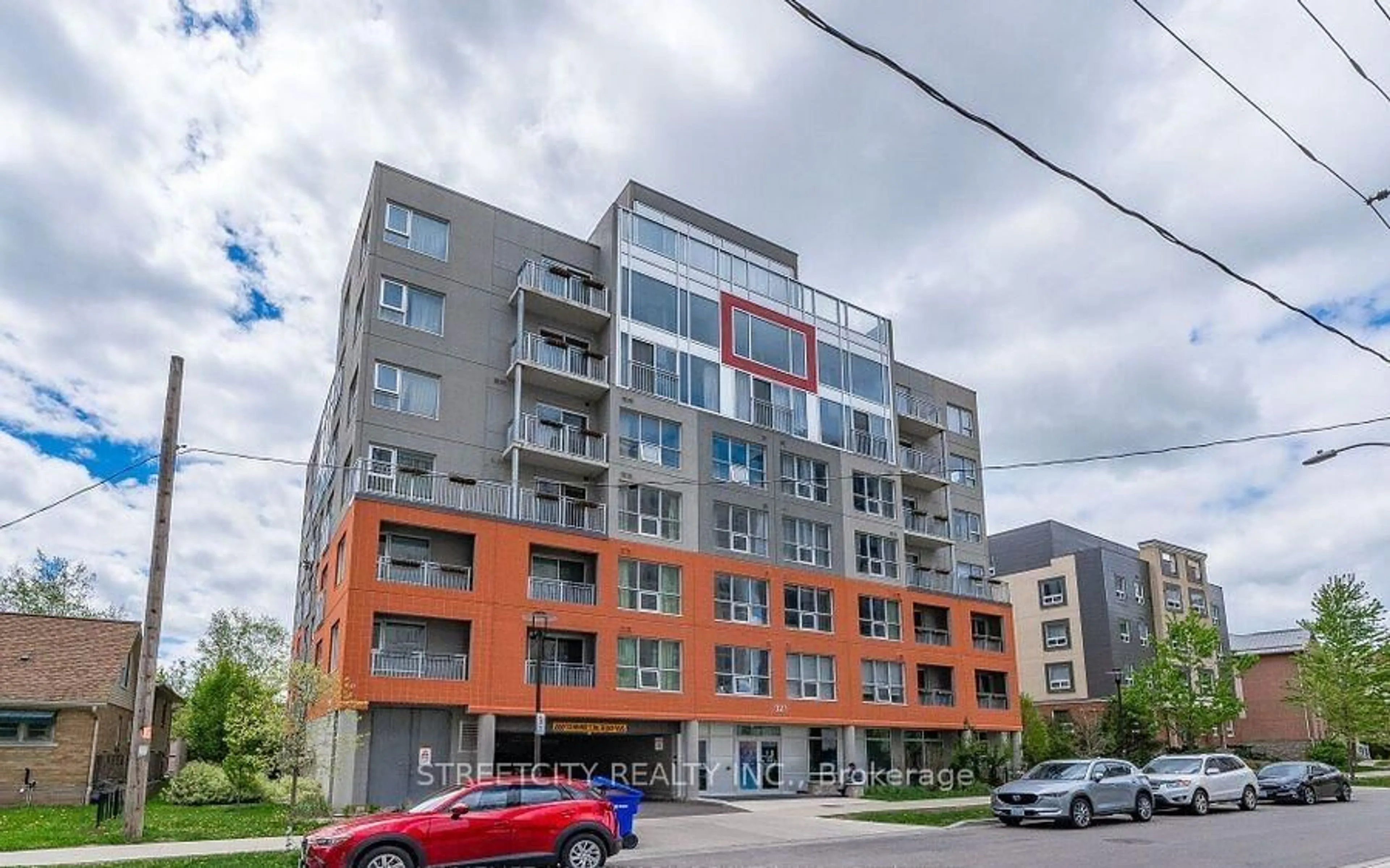 Patio, building for 321 Spruce St #315, Waterloo Ontario N2L 0G4