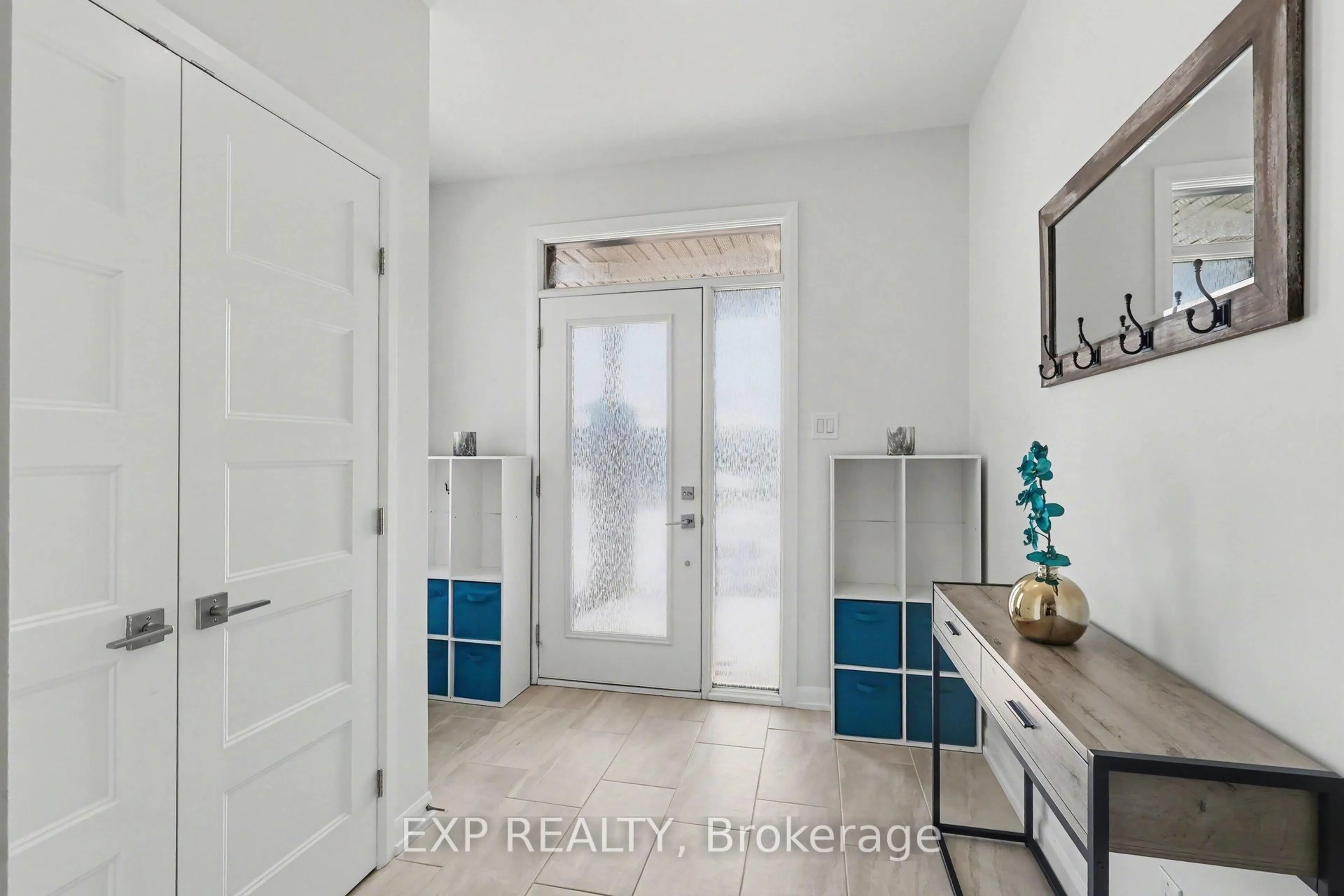 Indoor entryway for 364 Sterling Ave, Clarence-Rockland Ontario K4K 0L4