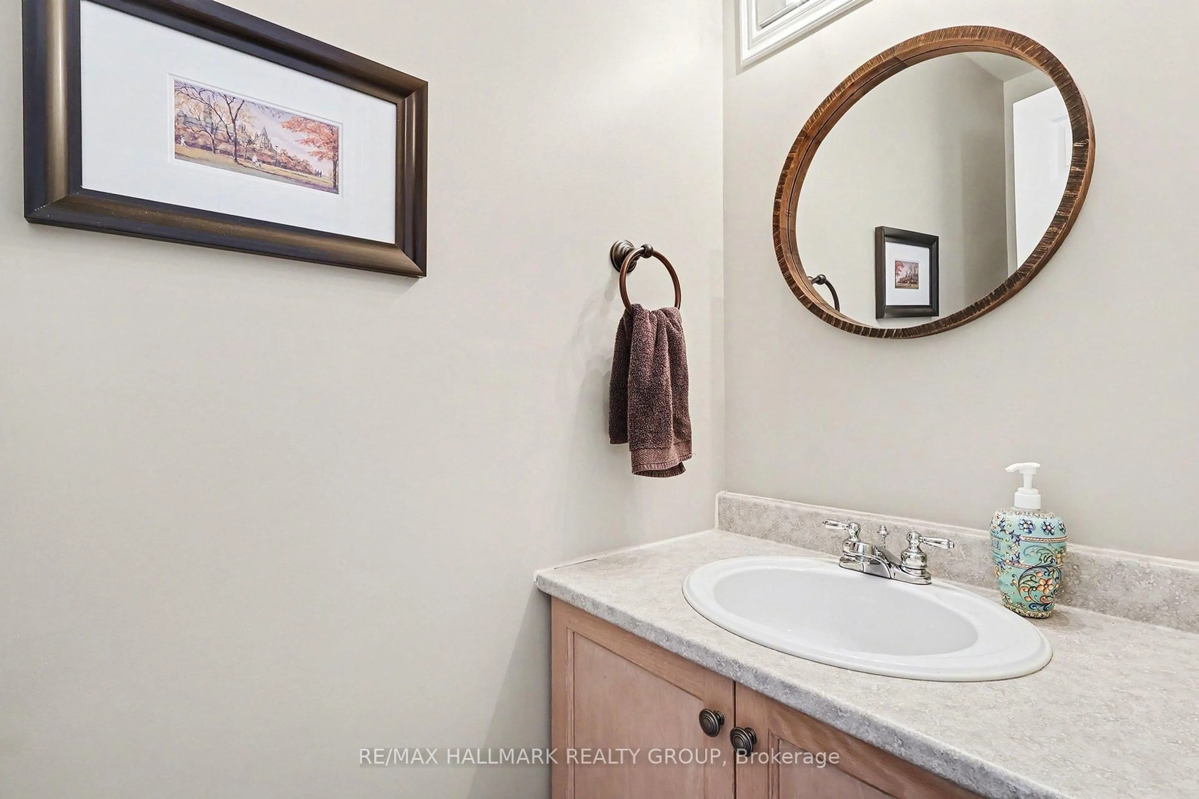 Standard bathroom, ceramic/tile floor for 78 Jardin Private, Ottawa Ontario K1K 4V9