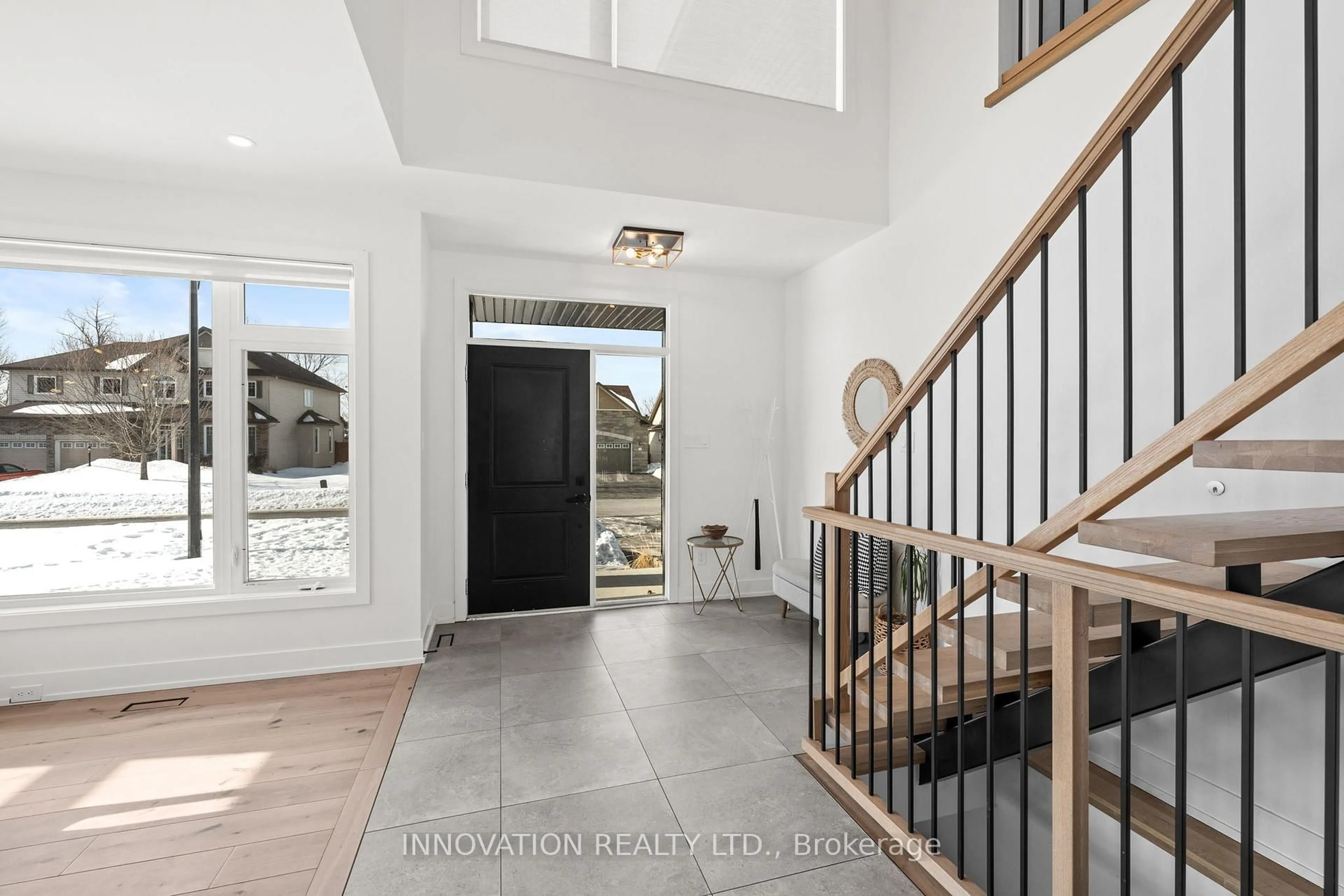 Indoor entryway for 195 Charlies Lane, Carp Ontario K0A 1L0