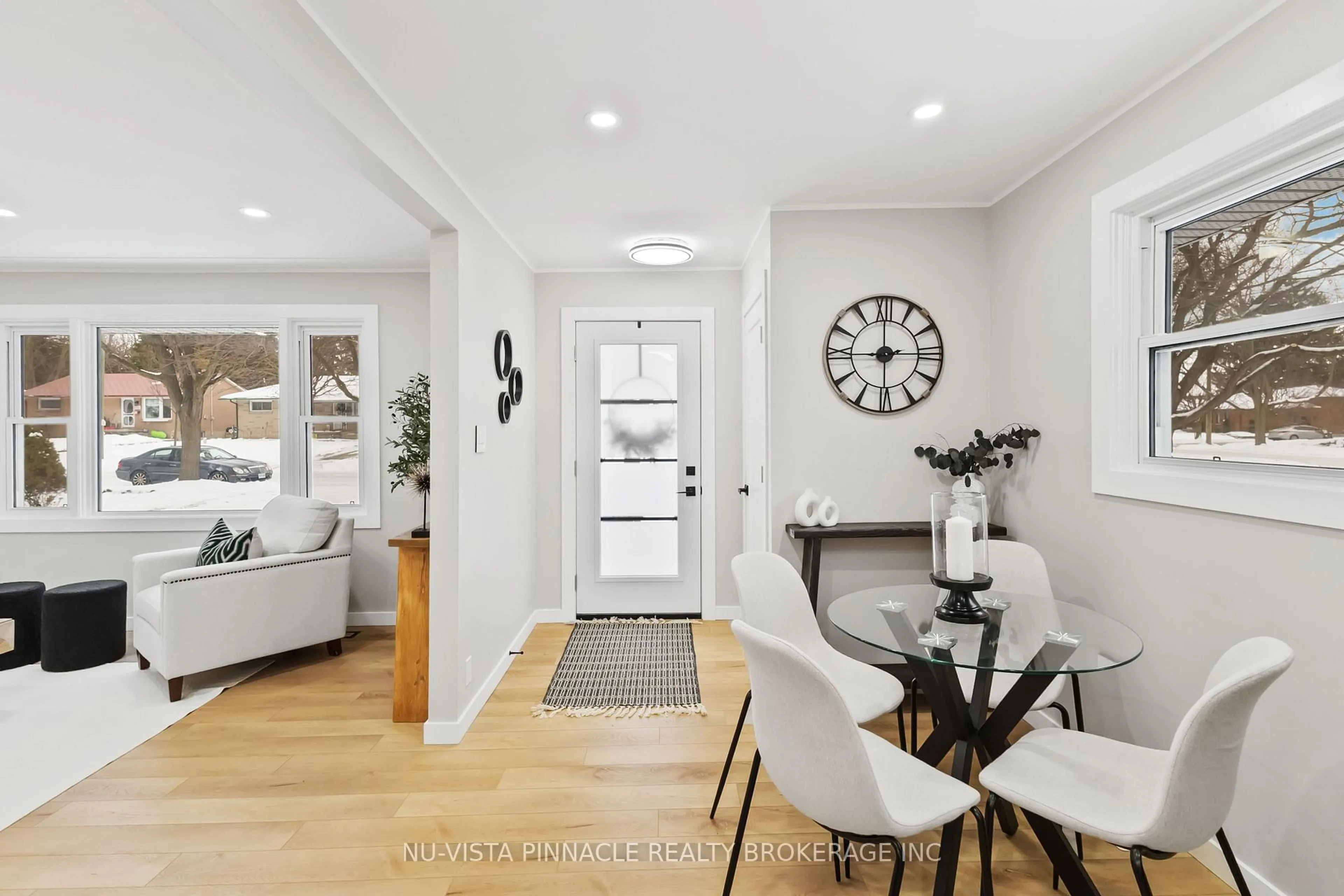 Indoor entryway for 1840 Royal Cres, London East Ontario N5W 2A8