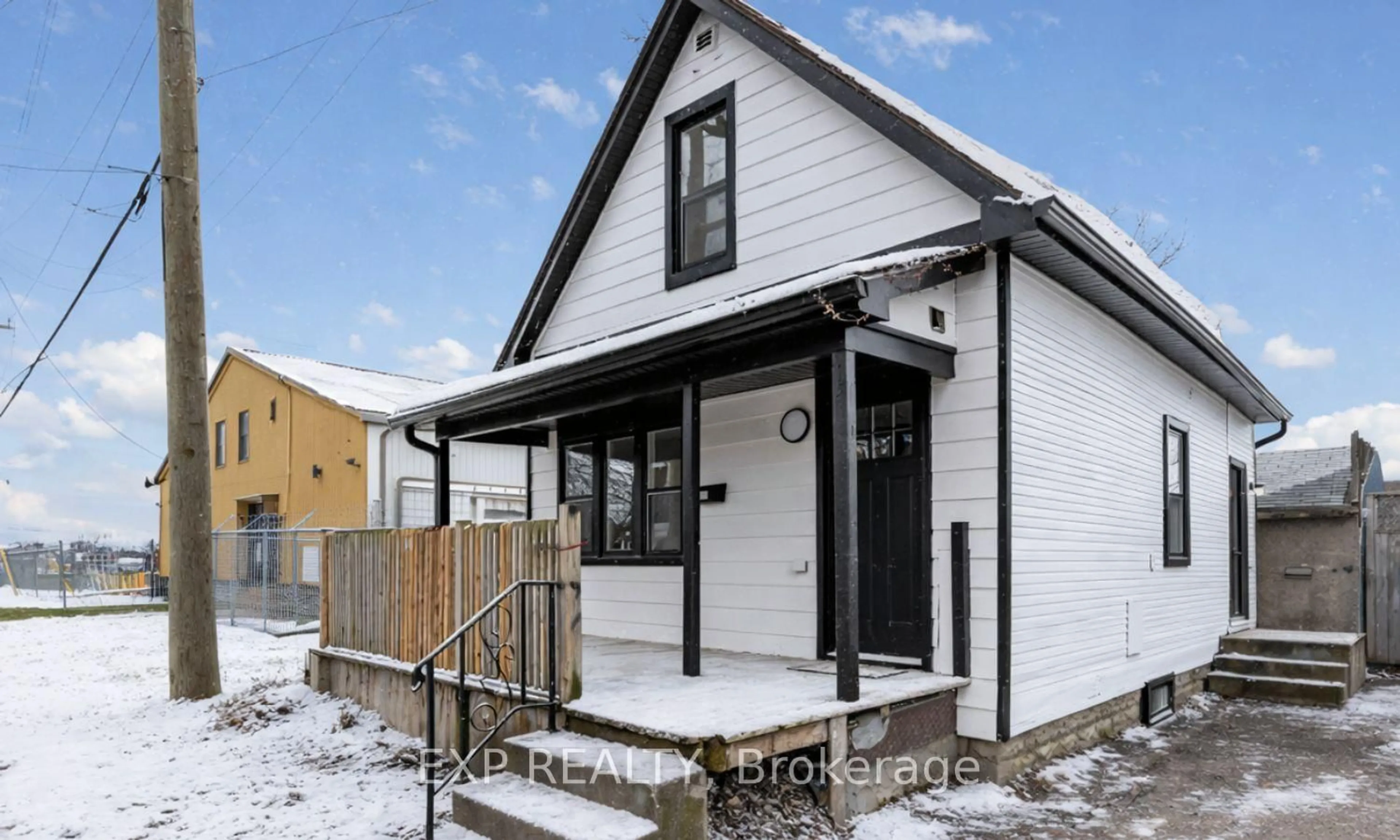 Unknown for 131 Duncan St, Welland Ontario L3B 2E4