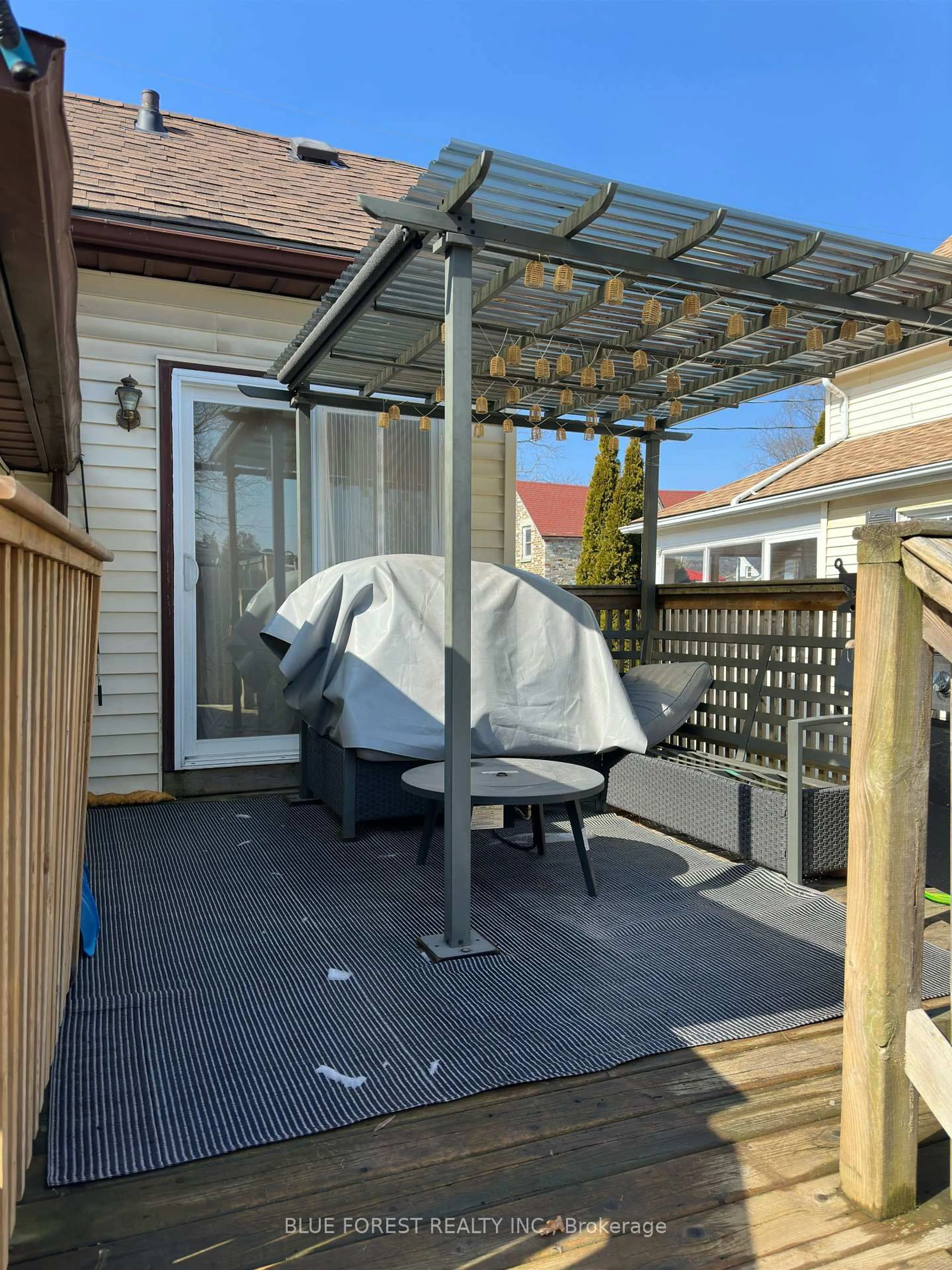 Patio, street for 23 Barnes St, St. Thomas Ontario N5R 2V4