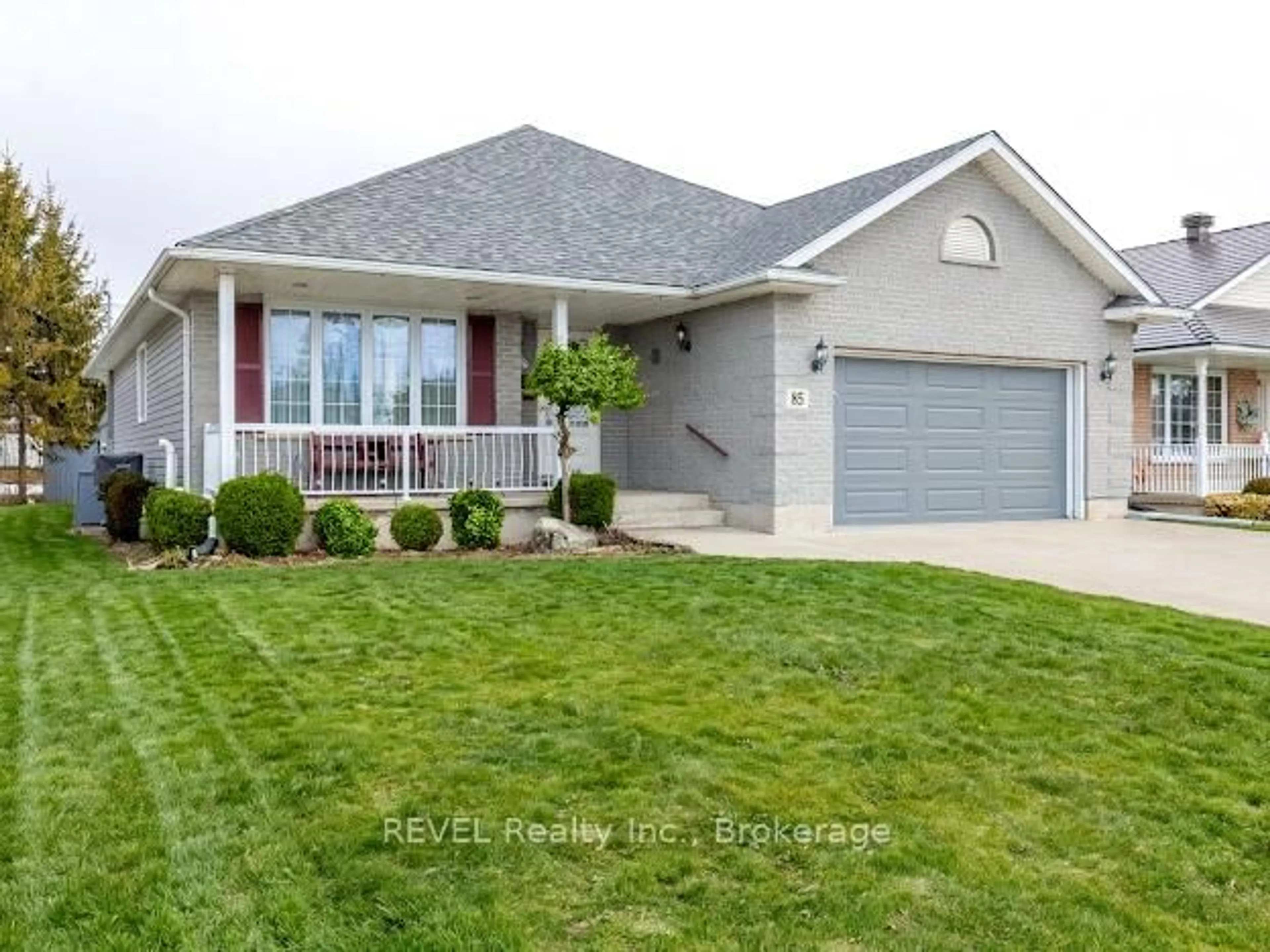 Home with vinyl exterior material, street for 85 North Cres, Port Colborne Ontario L3K 2X6