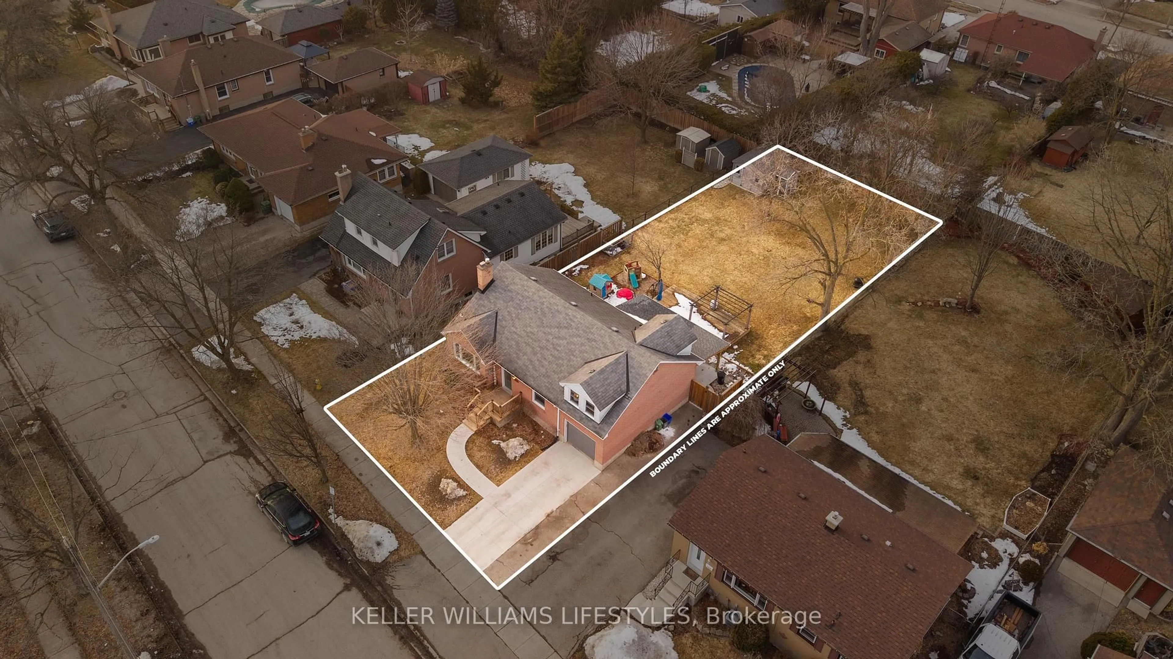 A pic from outside/outdoor area/front of a property/back of a property/a pic from drone, building for 748 Rowntree Ave, London South Ontario N6C 2M1