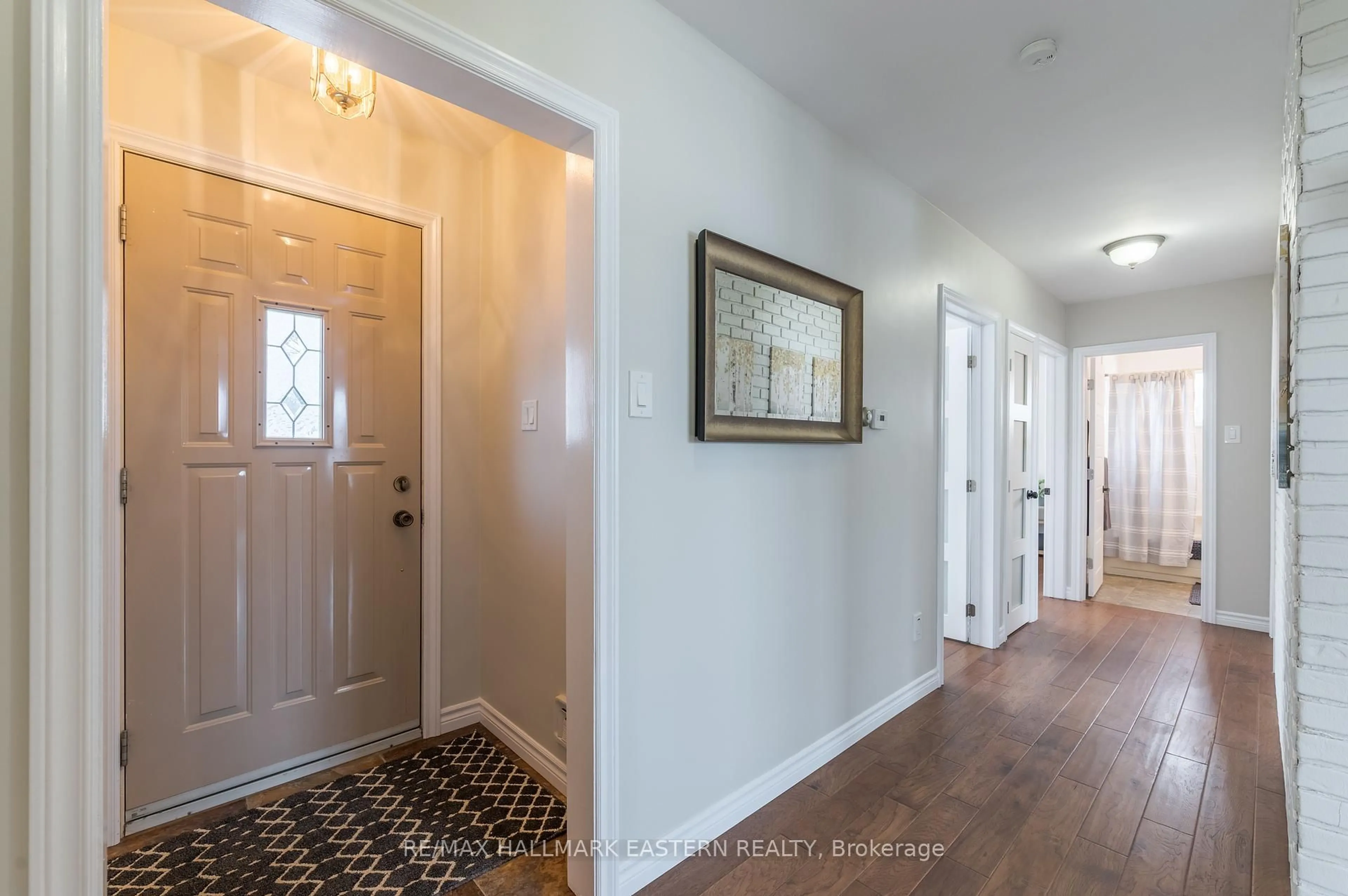 Indoor entryway for 990 Oriole Cres, Peterborough Ontario K9H 6L4