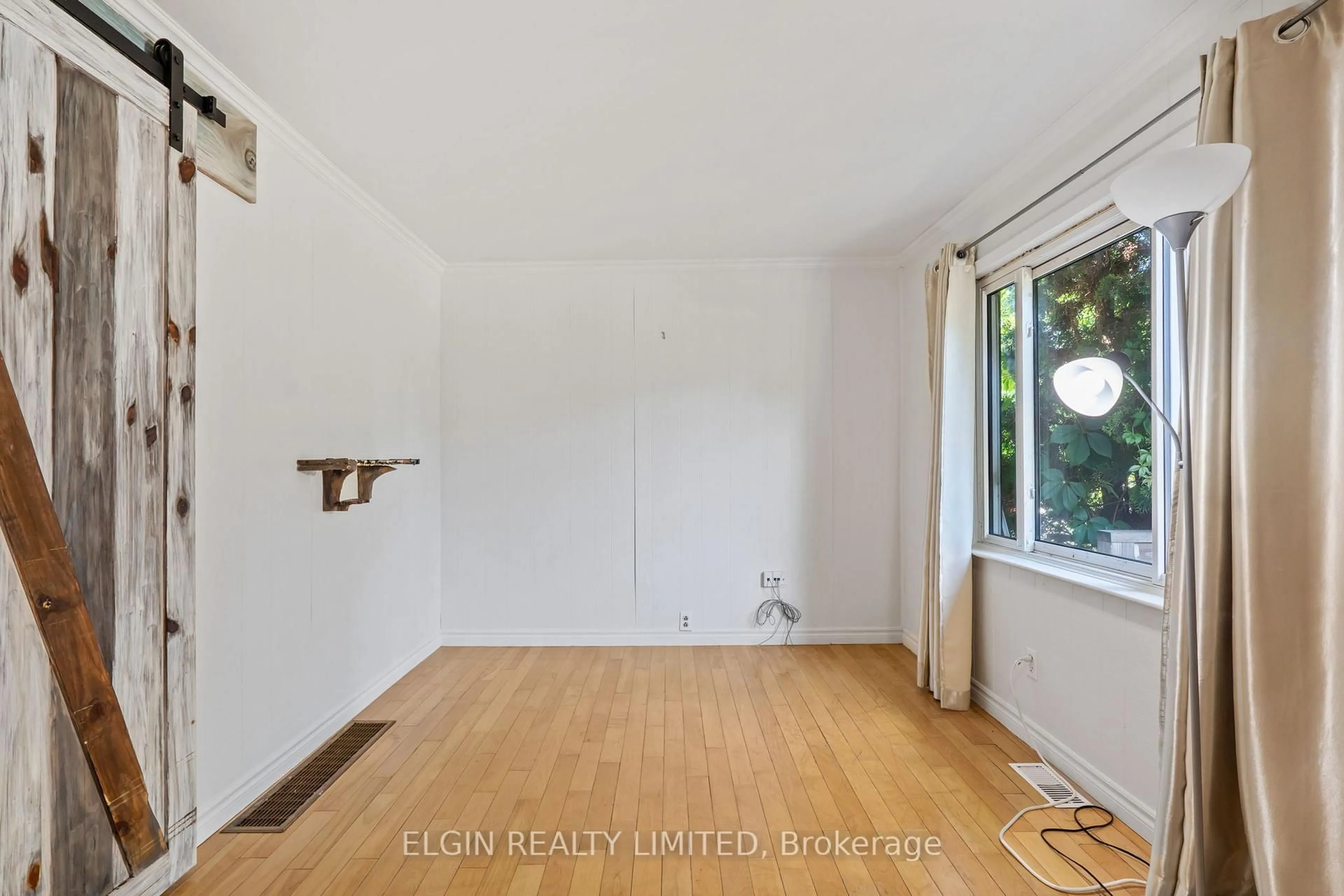 A pic of a room for 189 Emerson Ave, London South Ontario N5Z 3L5