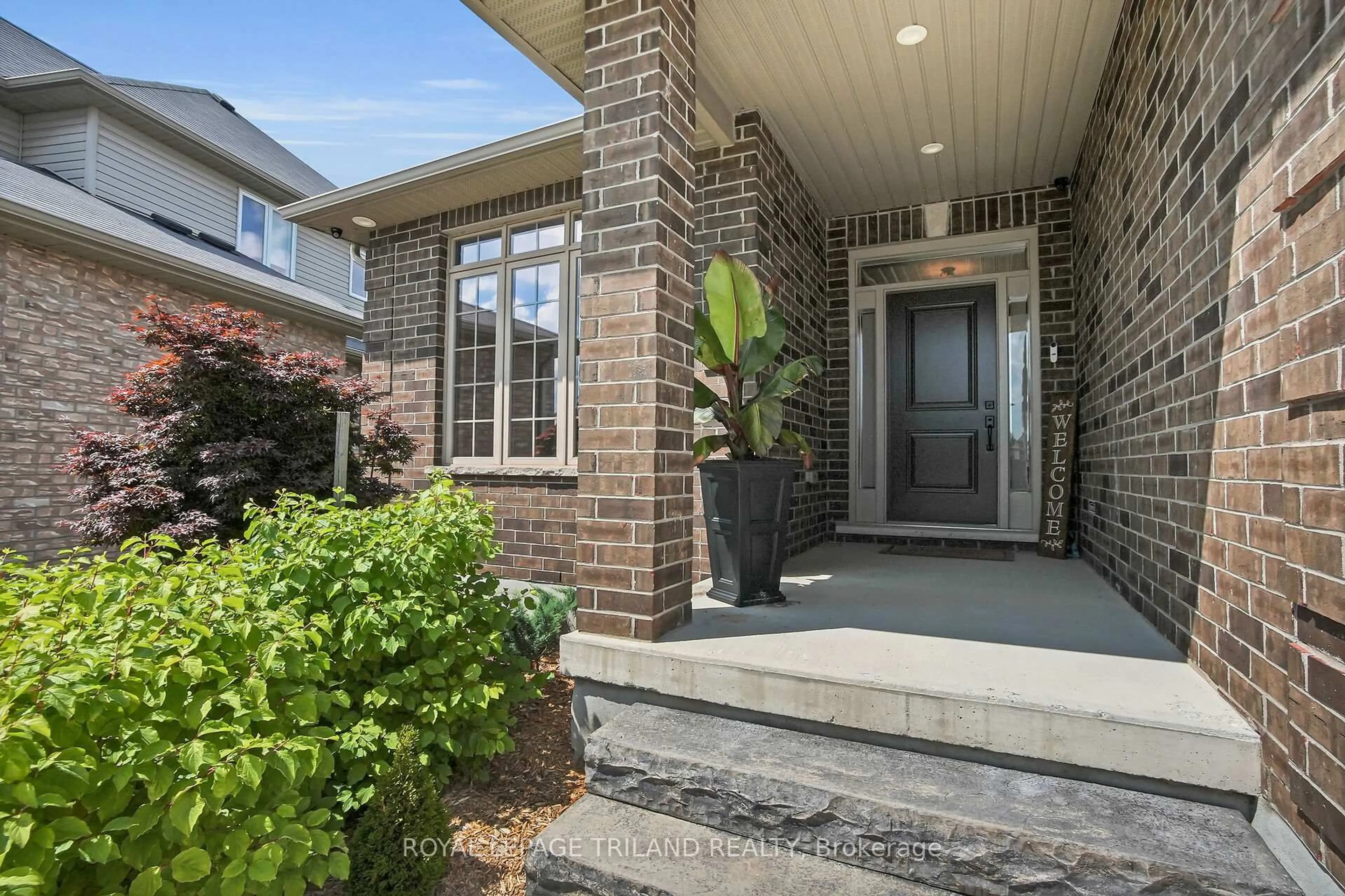 Home with brick exterior material, street for 817 THISTLERIDGE Cres, London South Ontario N6K 0B5