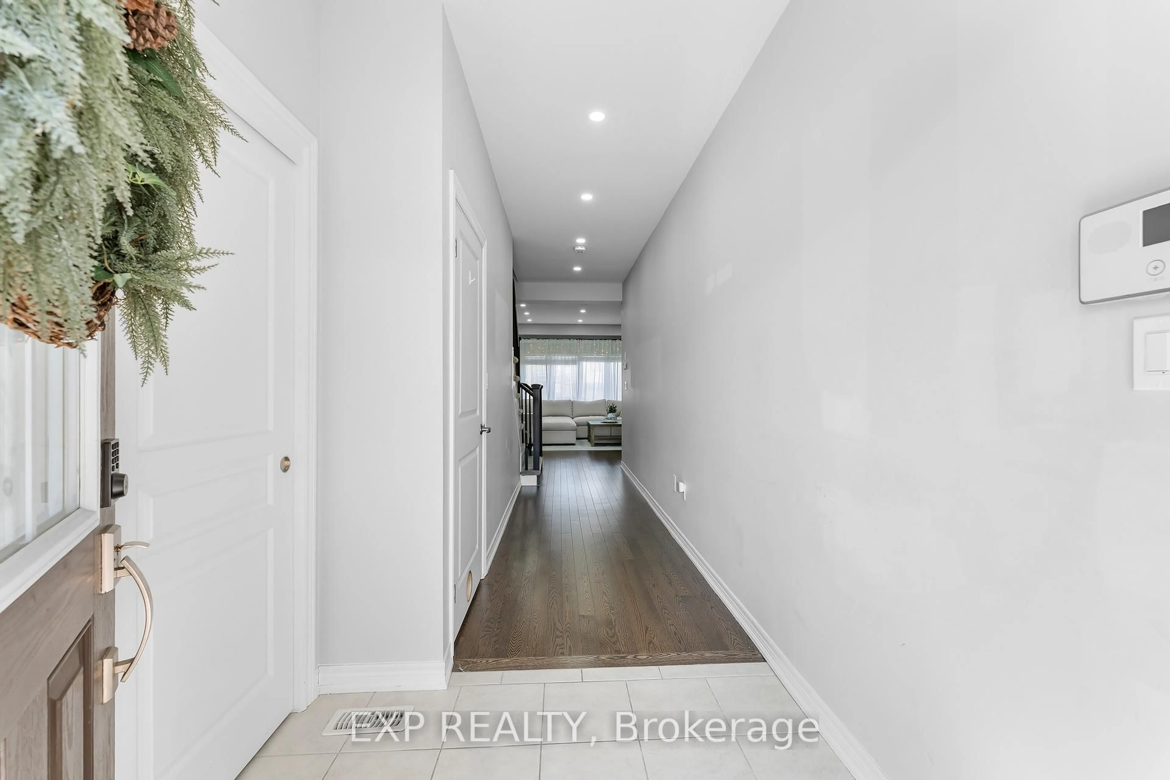 Indoor entryway for 9 Marissa St, Pelham Ontario L3B 5N5