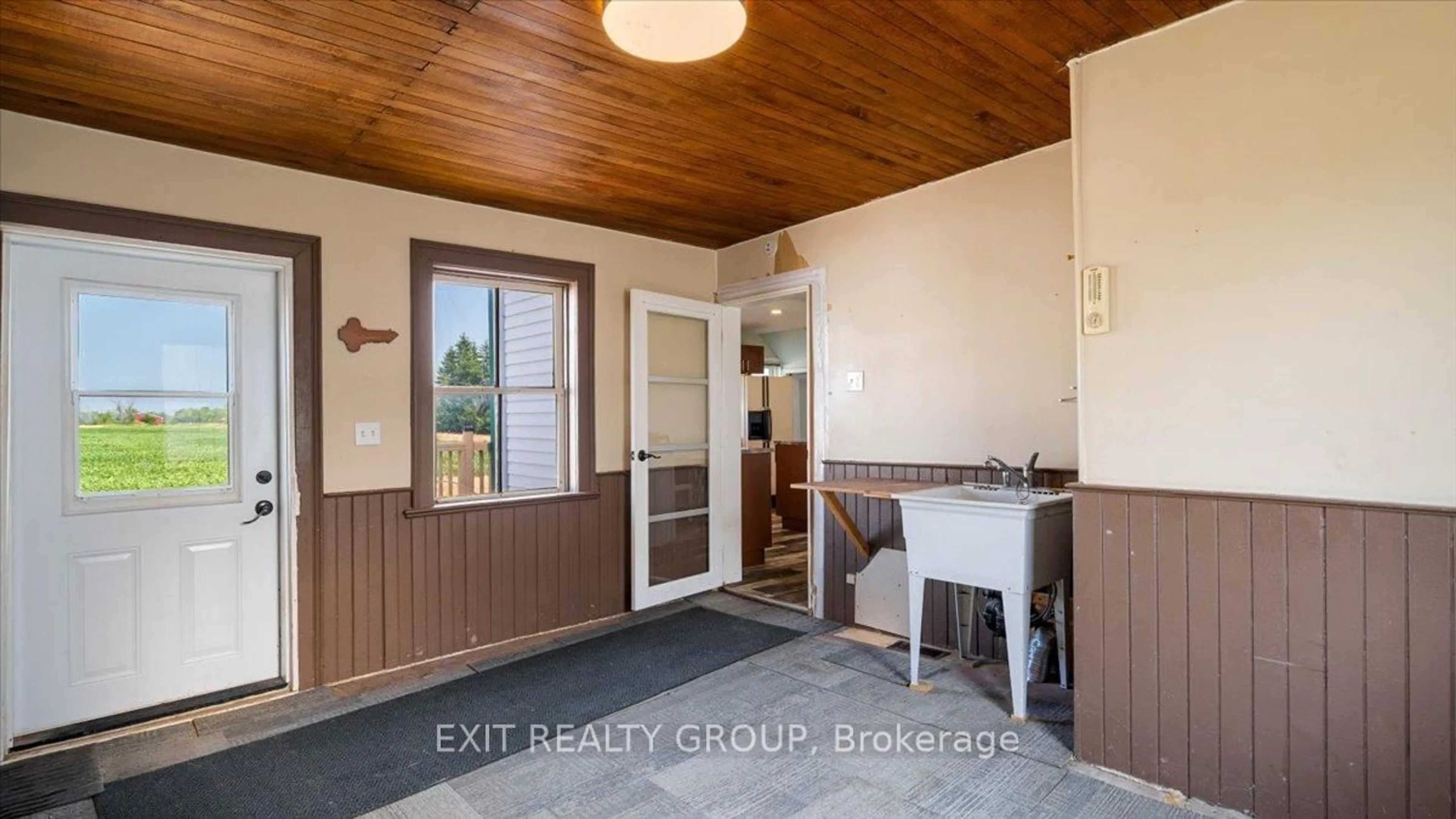 Indoor entryway for 837 Casey Rd, Belleville Ontario K8N 4Z6