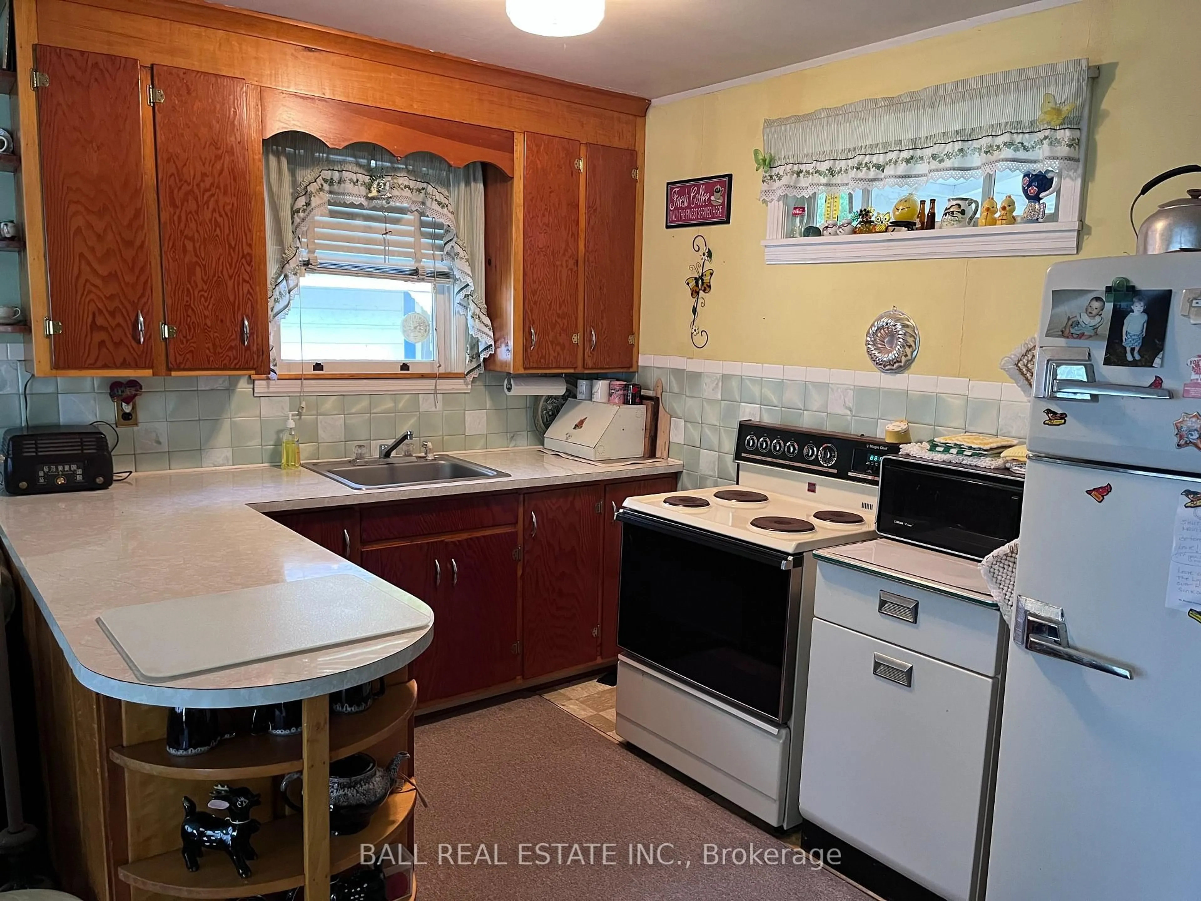 Standard kitchen, ceramic/tile floor for 23 Valley View Lane, Trent Hills Ontario K0L 1Y0