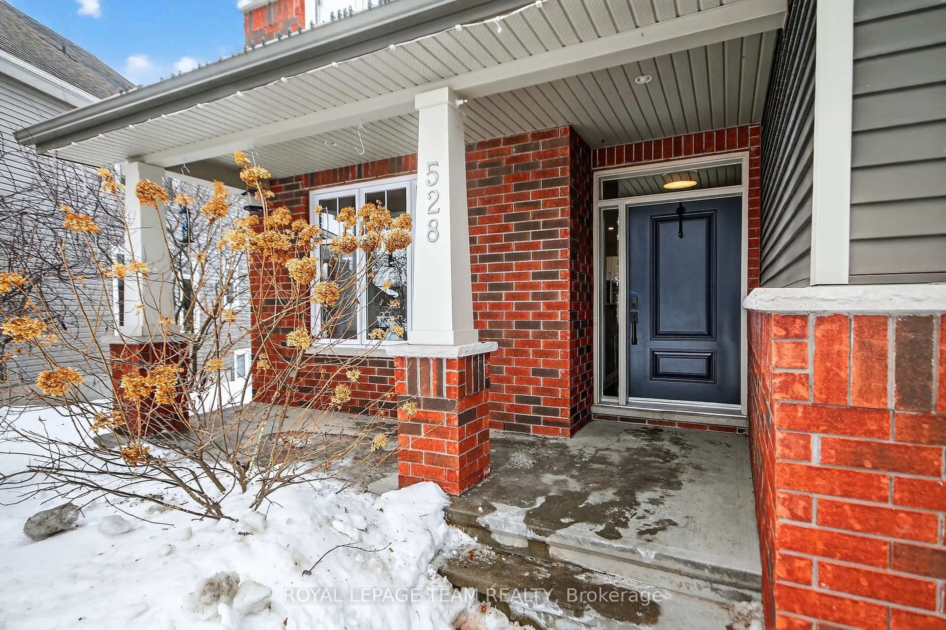 Home with brick exterior material, street for 528 Bryce Pl, Stittsville Ontario K2S 0N2