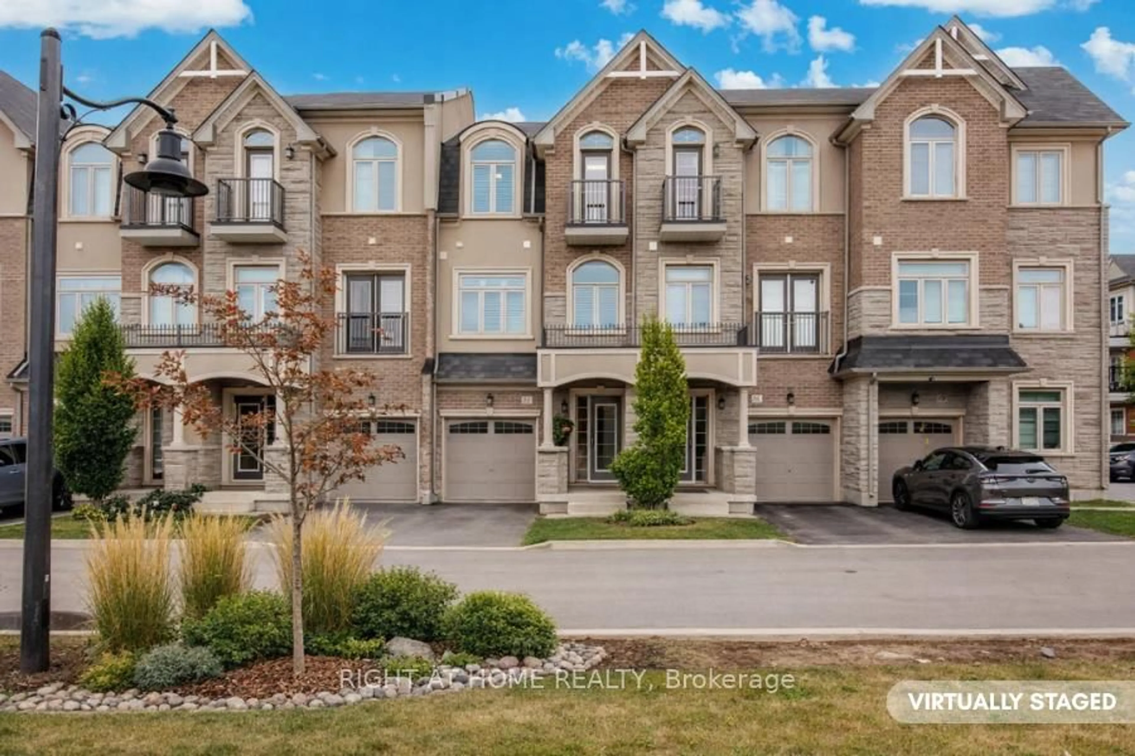 A pic from outside/outdoor area/front of a property/back of a property/a pic from drone, unknown for 91 Borers Creek Circ, Hamilton Ontario L8B 1W3