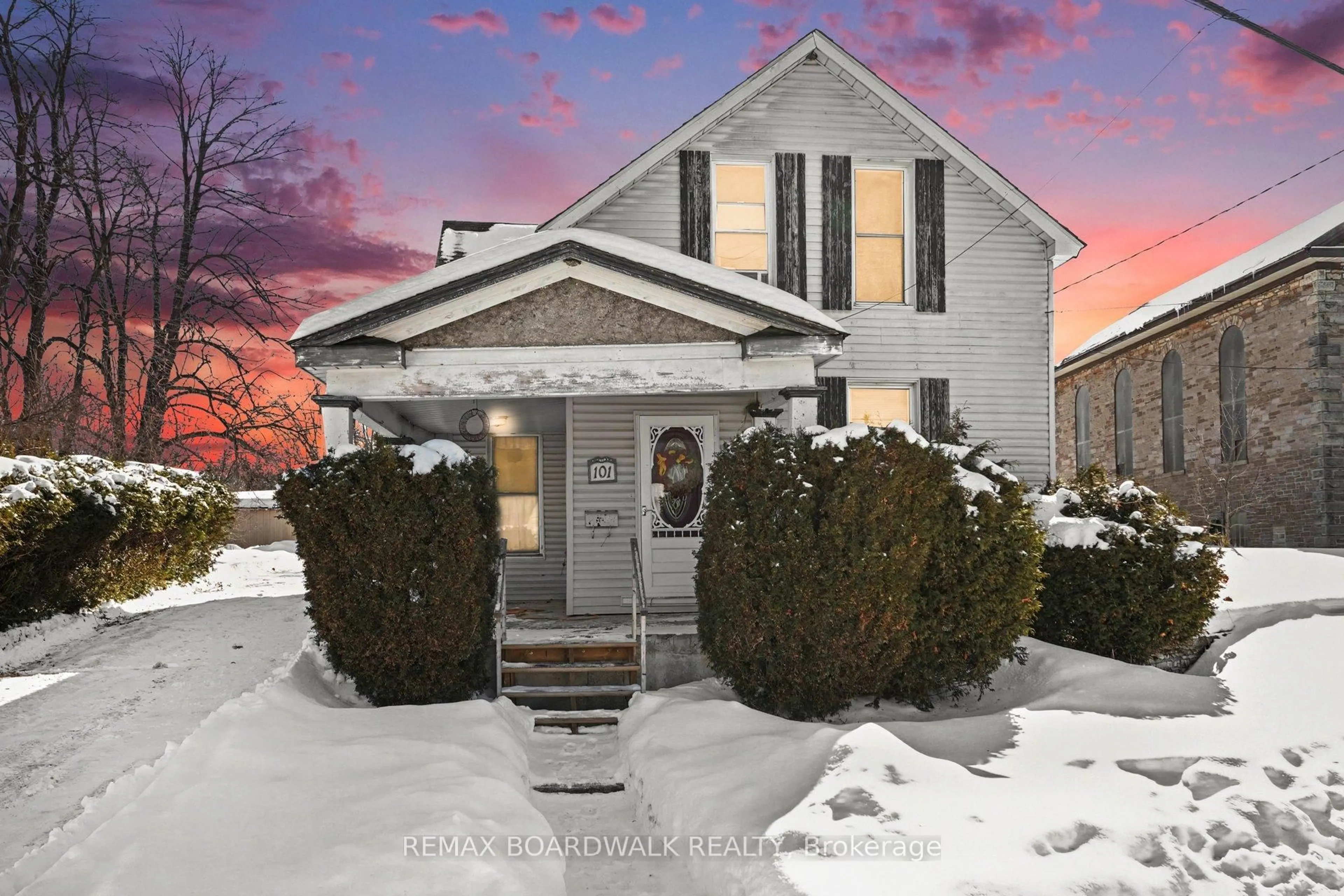 Unknown for 101 Church St, Almonte Ontario K0A 1A0