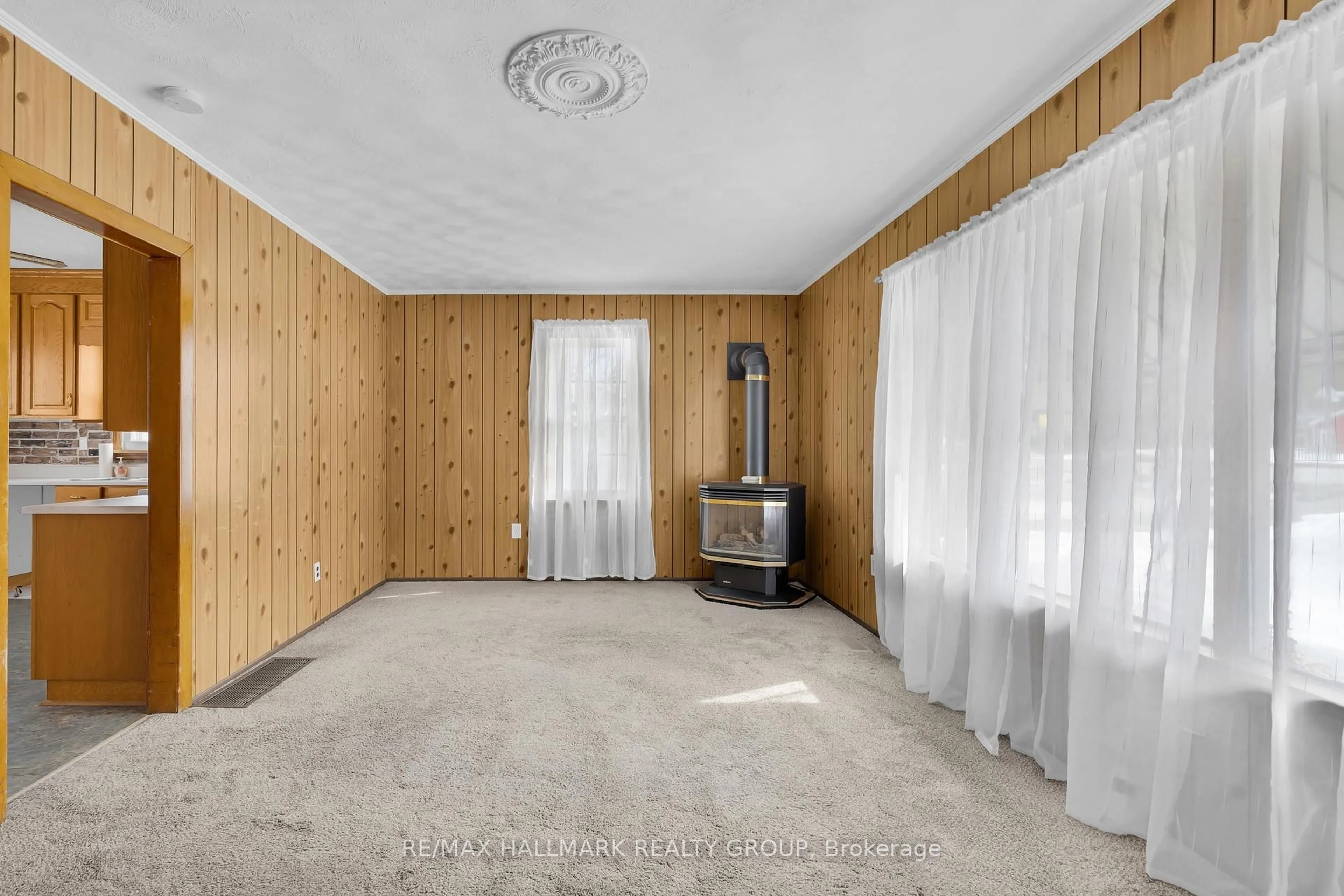 A pic of a room for 955 Stewart Blvd, Elizabethtown-Kitley Ontario K6V 5T4