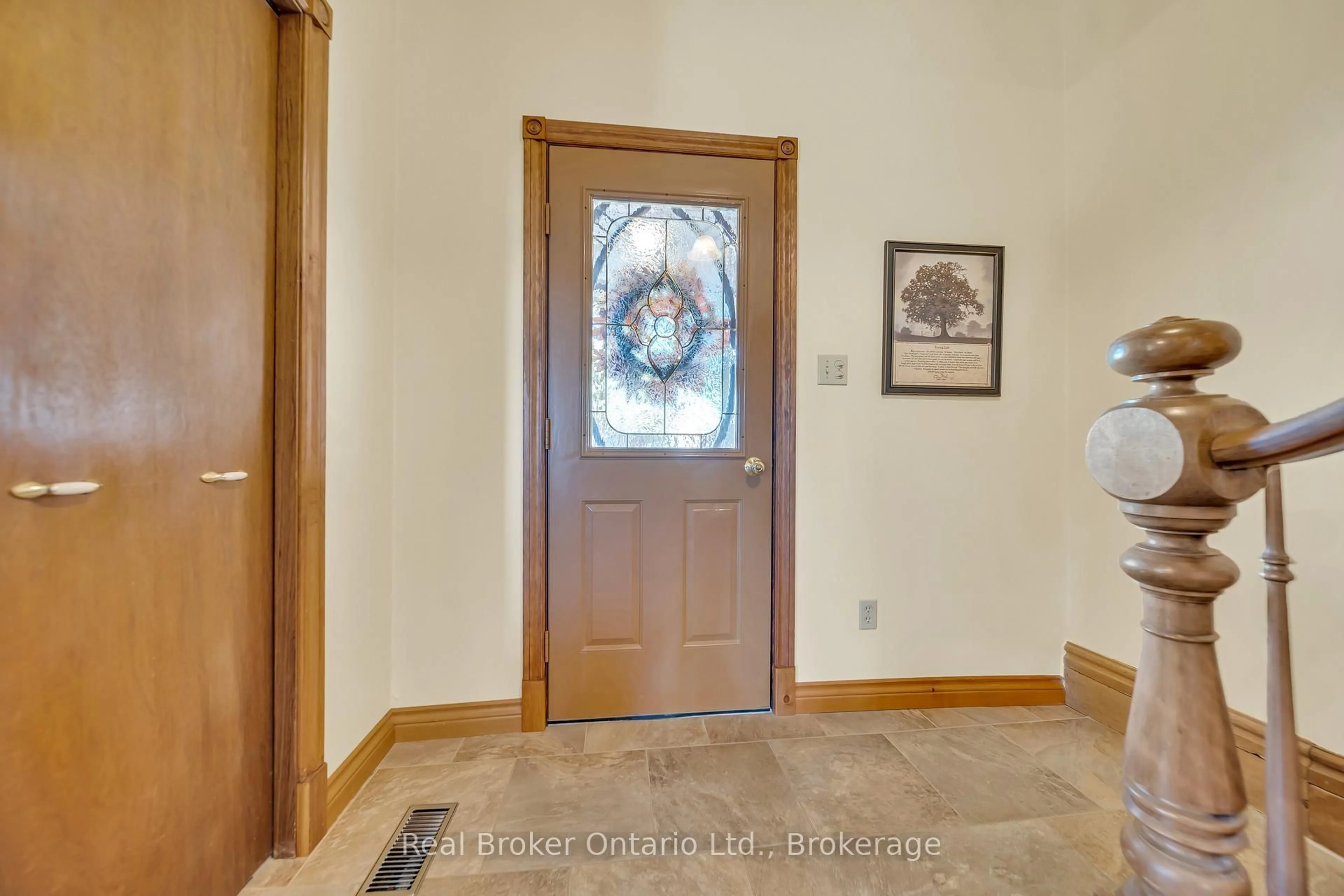 Indoor entryway for 690 Wallace Ave, North Perth Ontario N4W 1Y4