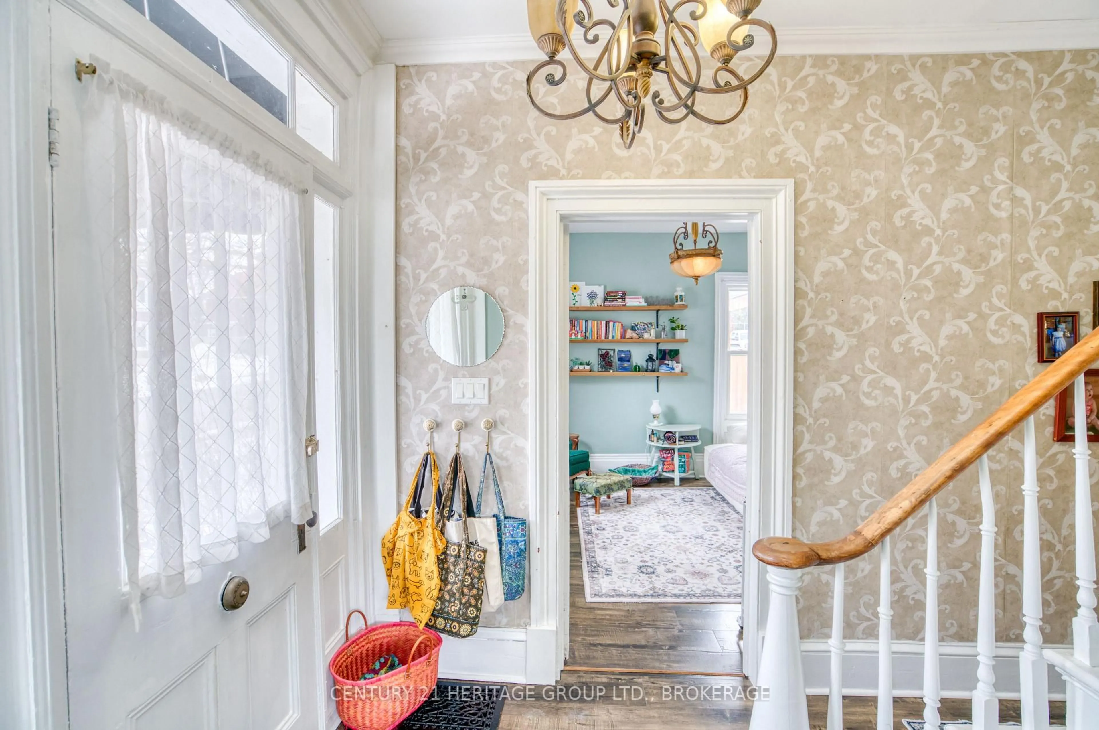 Indoor entryway for 75 Robert St, Greater Napanee Ontario K7R 2M2