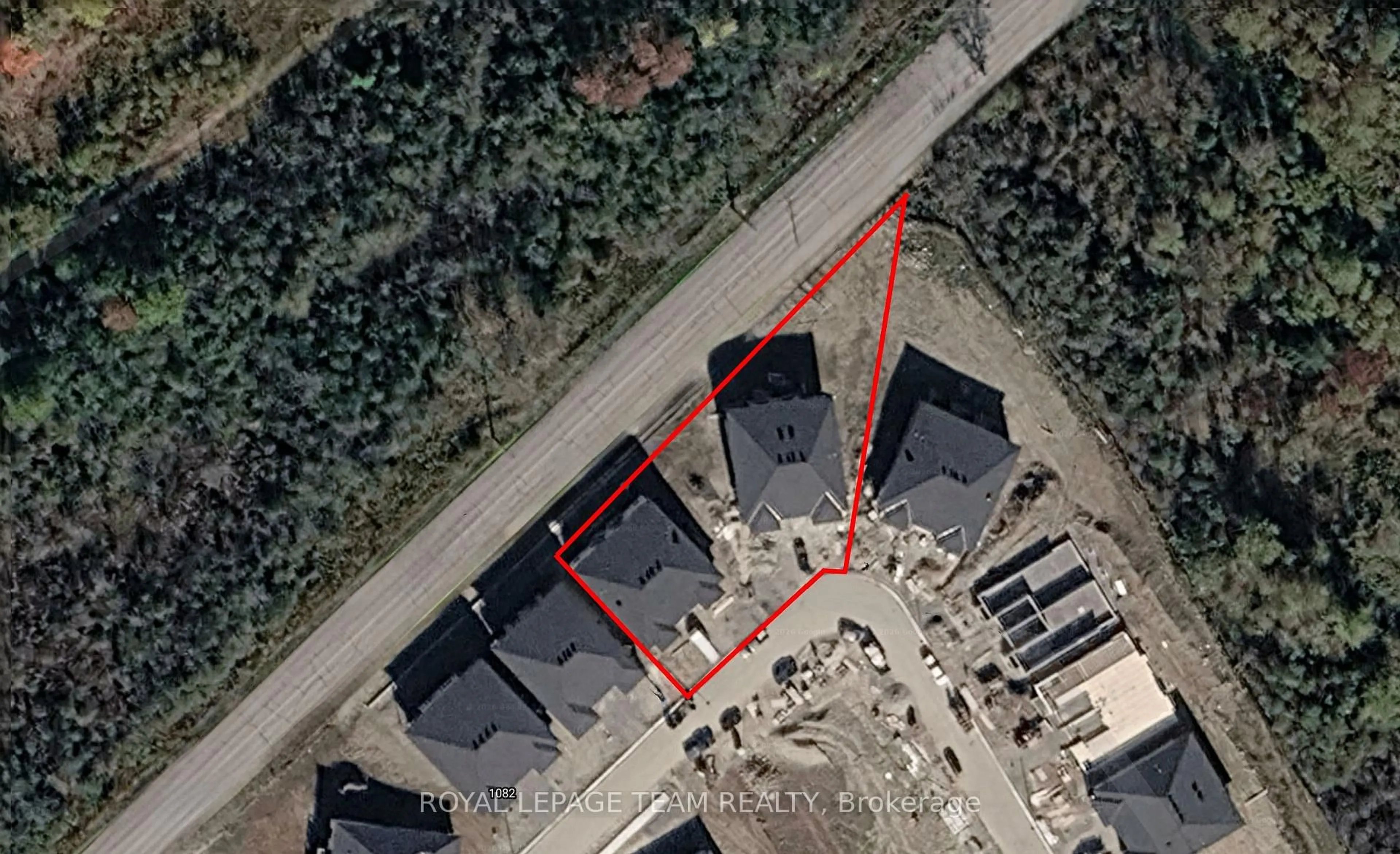 A pic from outside/outdoor area/front of a property/back of a property/a pic from drone, building for 1098-1108 Moore St, Brockville Ontario K6V 7N1