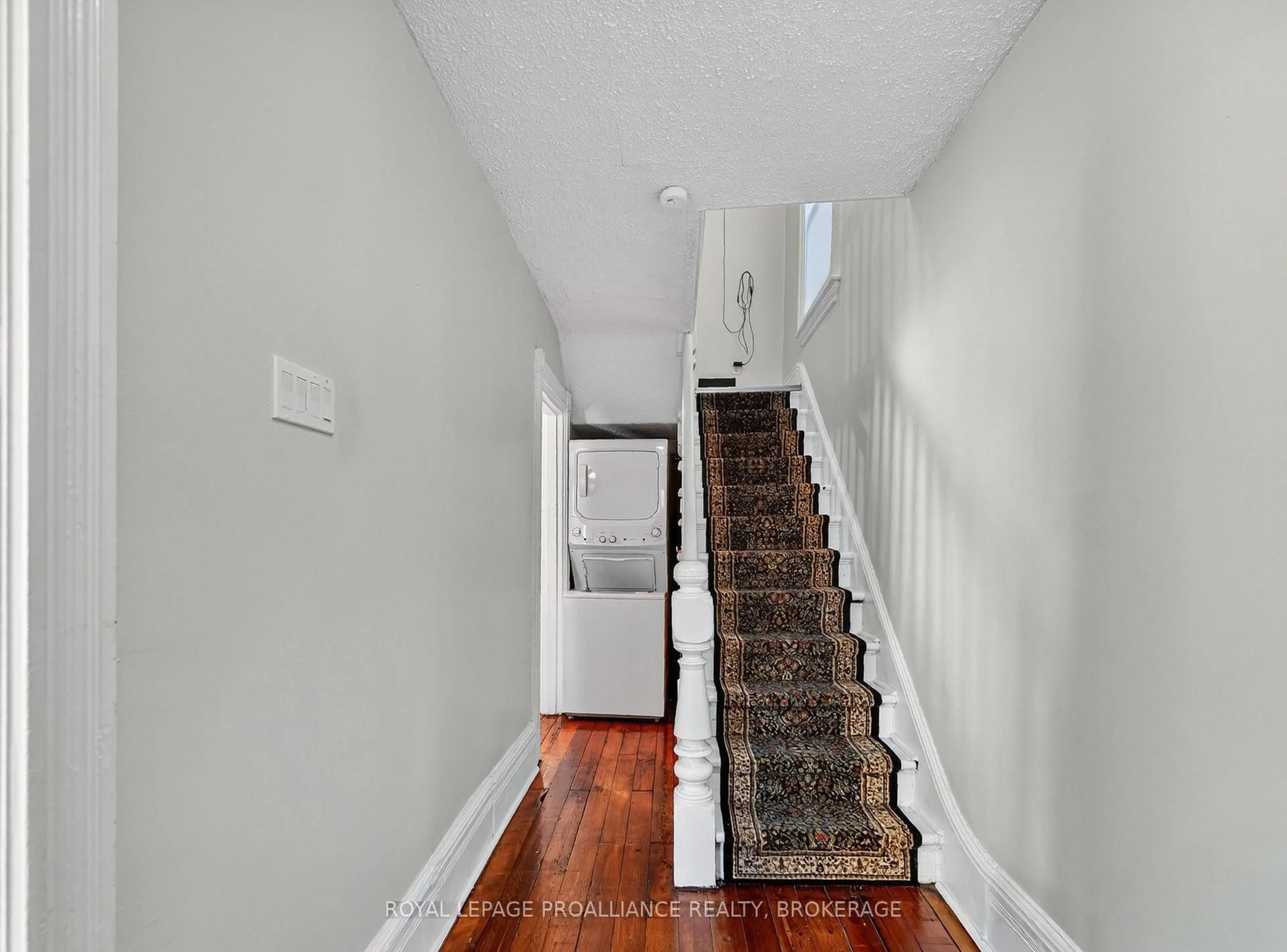 Indoor entryway for 407 Bagot St, Kingston Ontario K7K 3C1