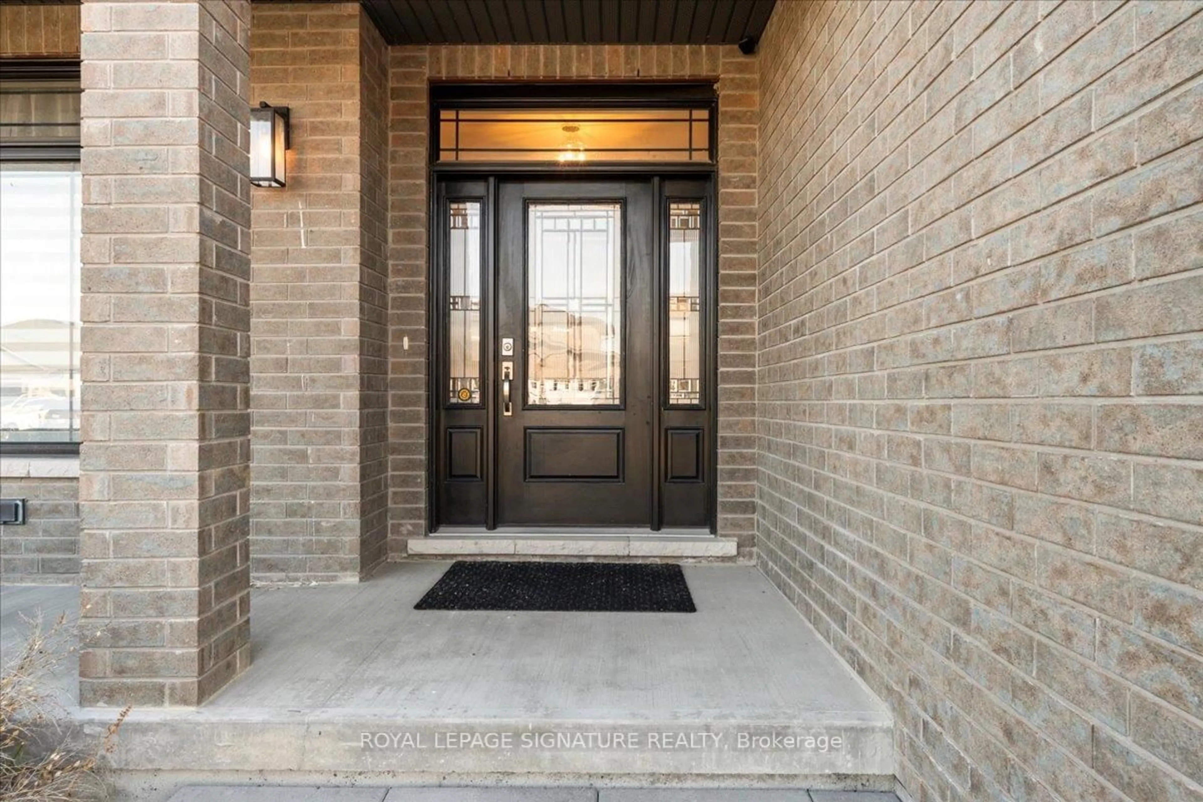 Indoor entryway for 12 Hummingbird Dr, Belleville Ontario K8N 0H7