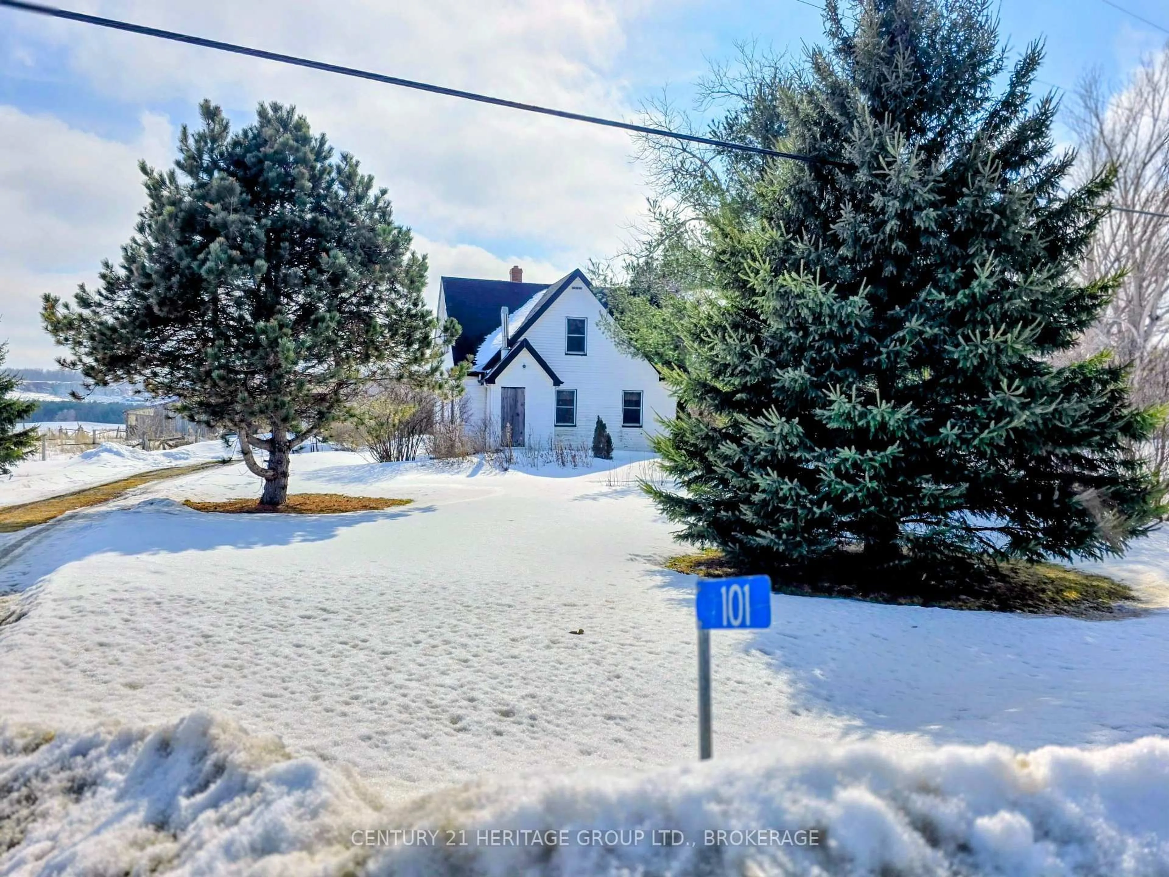 A pic from outside/outdoor area/front of a property/back of a property/a pic from drone, street for 101 15 Highway, Leeds and the Thousand Islands Ontario K0H 2N0
