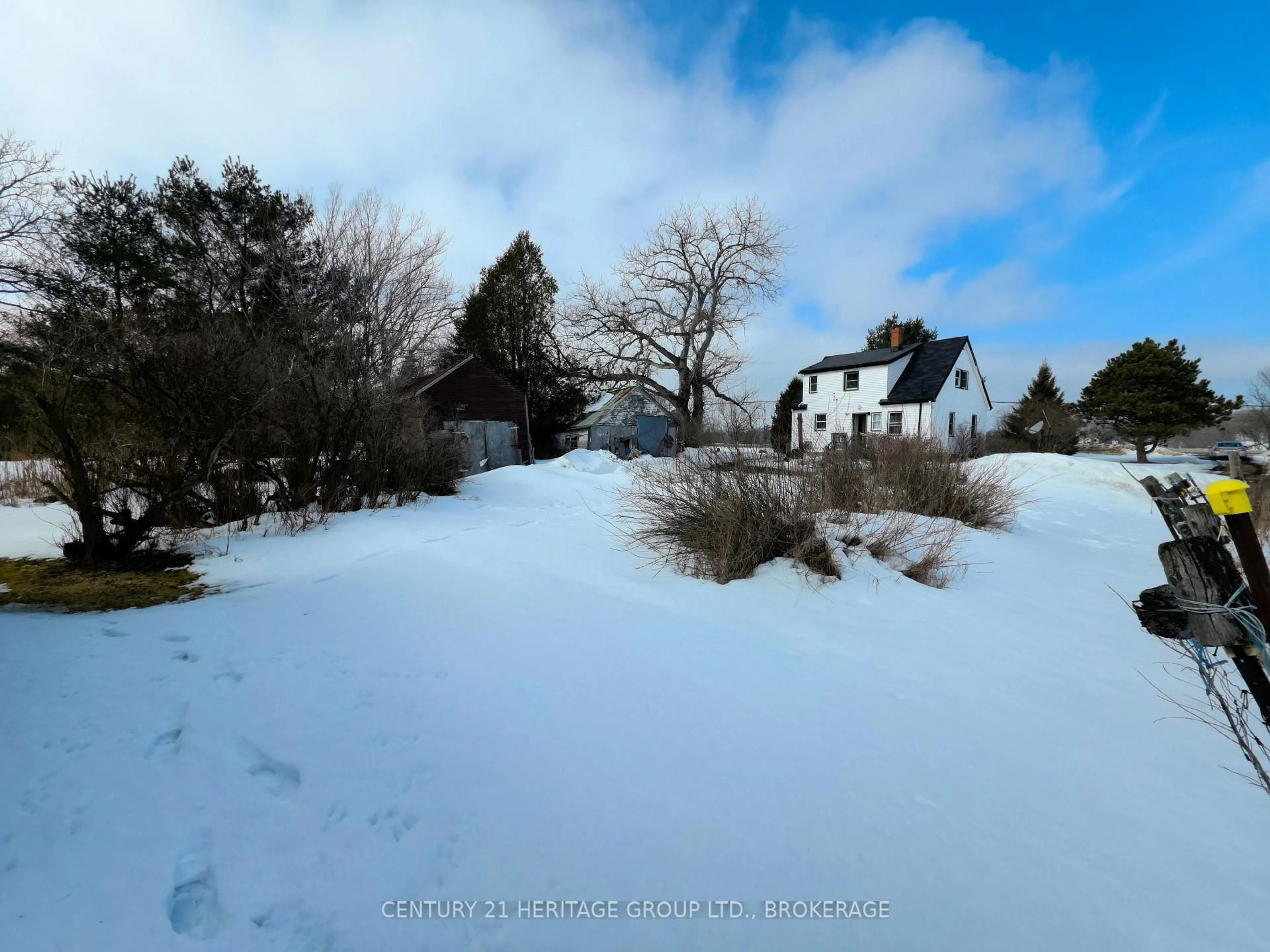 A pic from outside/outdoor area/front of a property/back of a property/a pic from drone, unknown for 101 15 Highway, Leeds and the Thousand Islands Ontario K0H 2N0