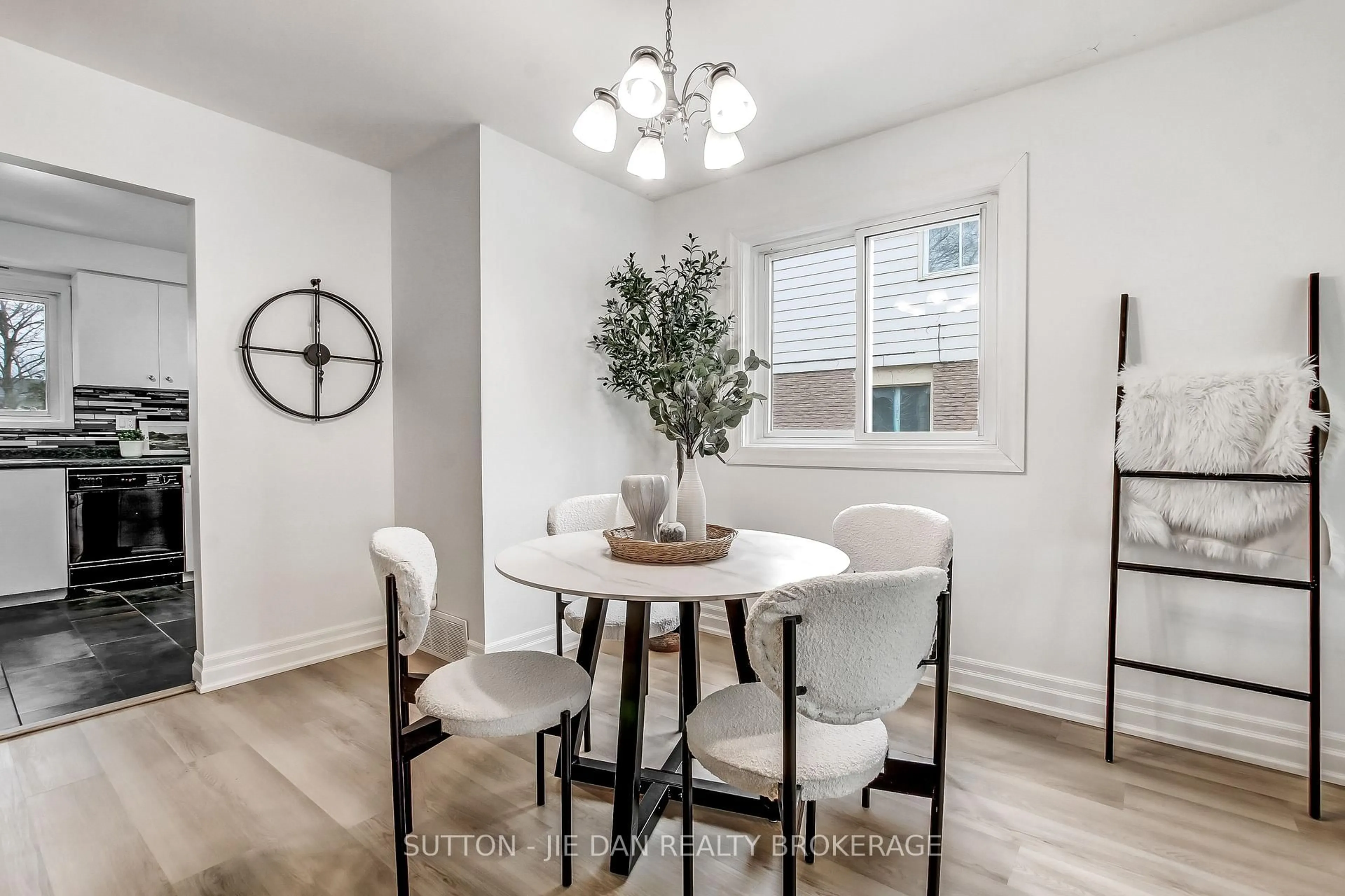 Dining room, wood/laminate floor for 37 INVERARY Rd, London North Ontario N6G 3L5