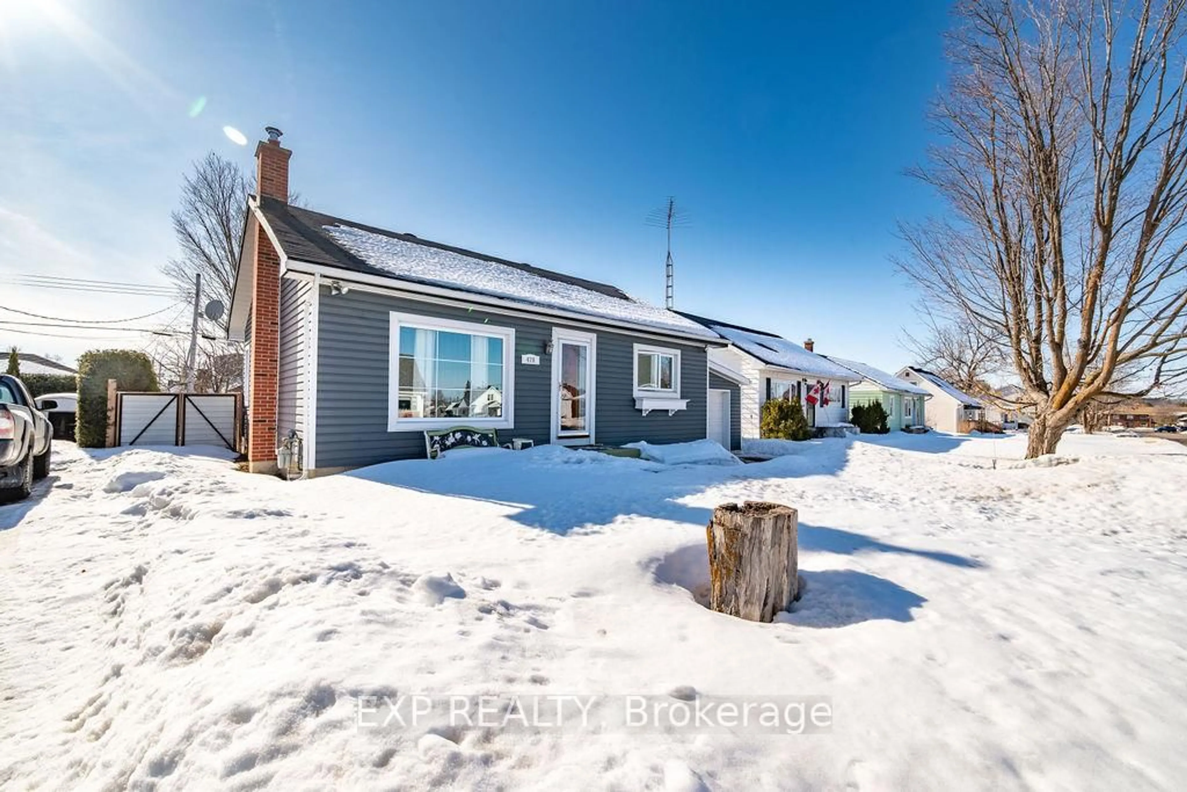 A pic from outside/outdoor area/front of a property/back of a property/a pic from drone, street for 478 New St, Renfrew Ontario K7V 1G8