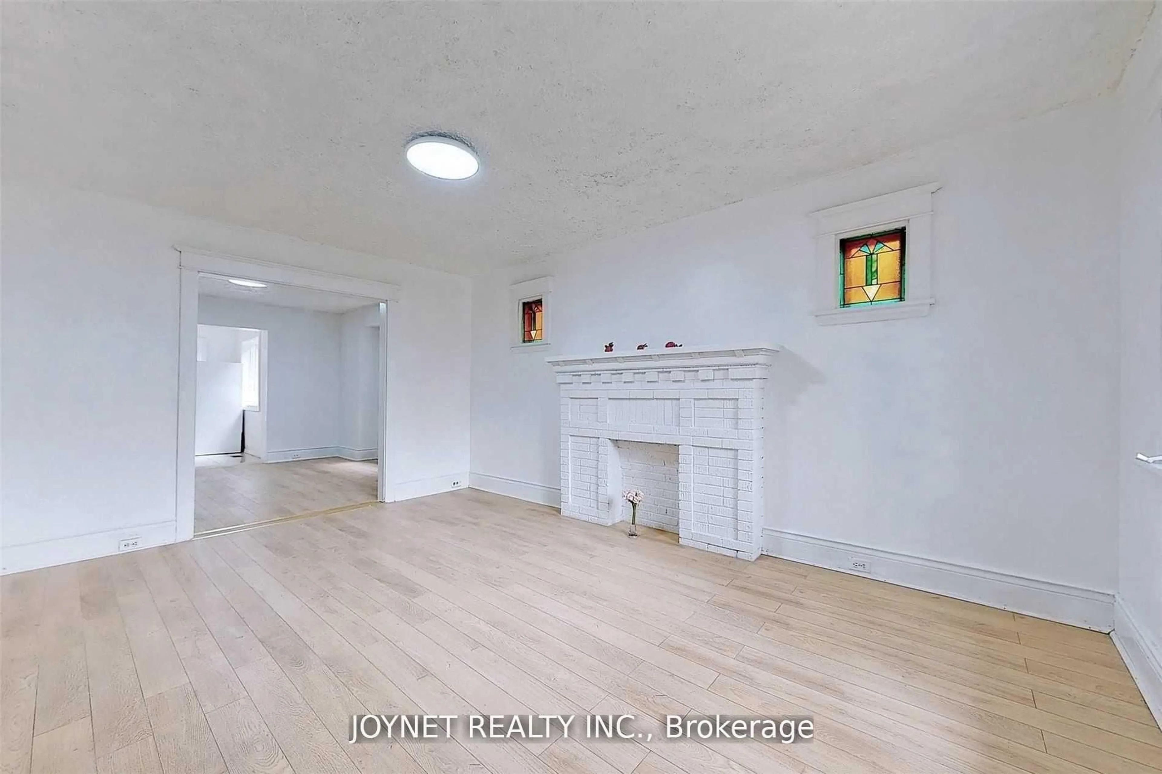 A pic of a room for 68 Barclay St, Hamilton Ontario L8S 1P4