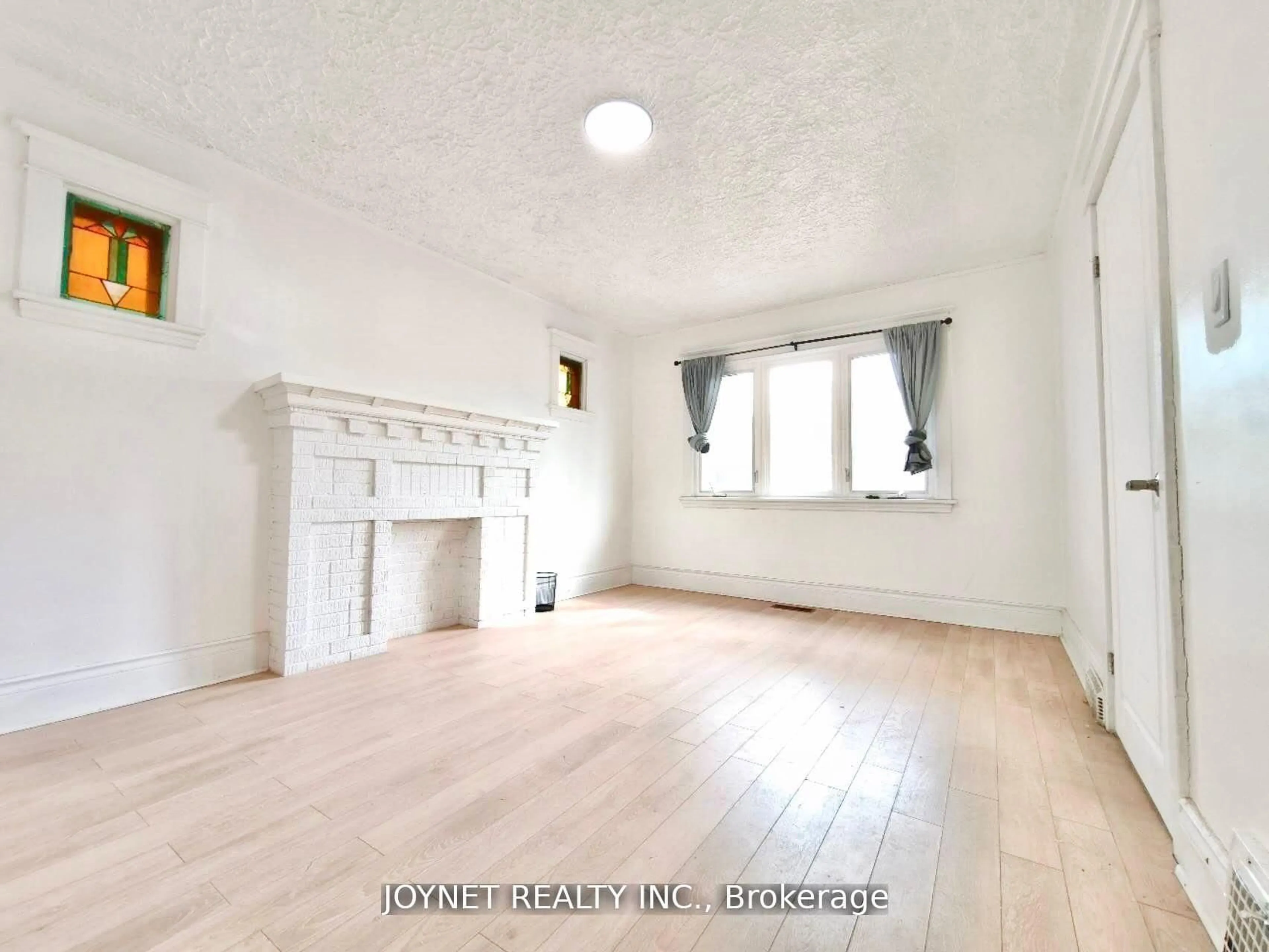 A pic of a room for 68 Barclay St, Hamilton Ontario L8S 1P4