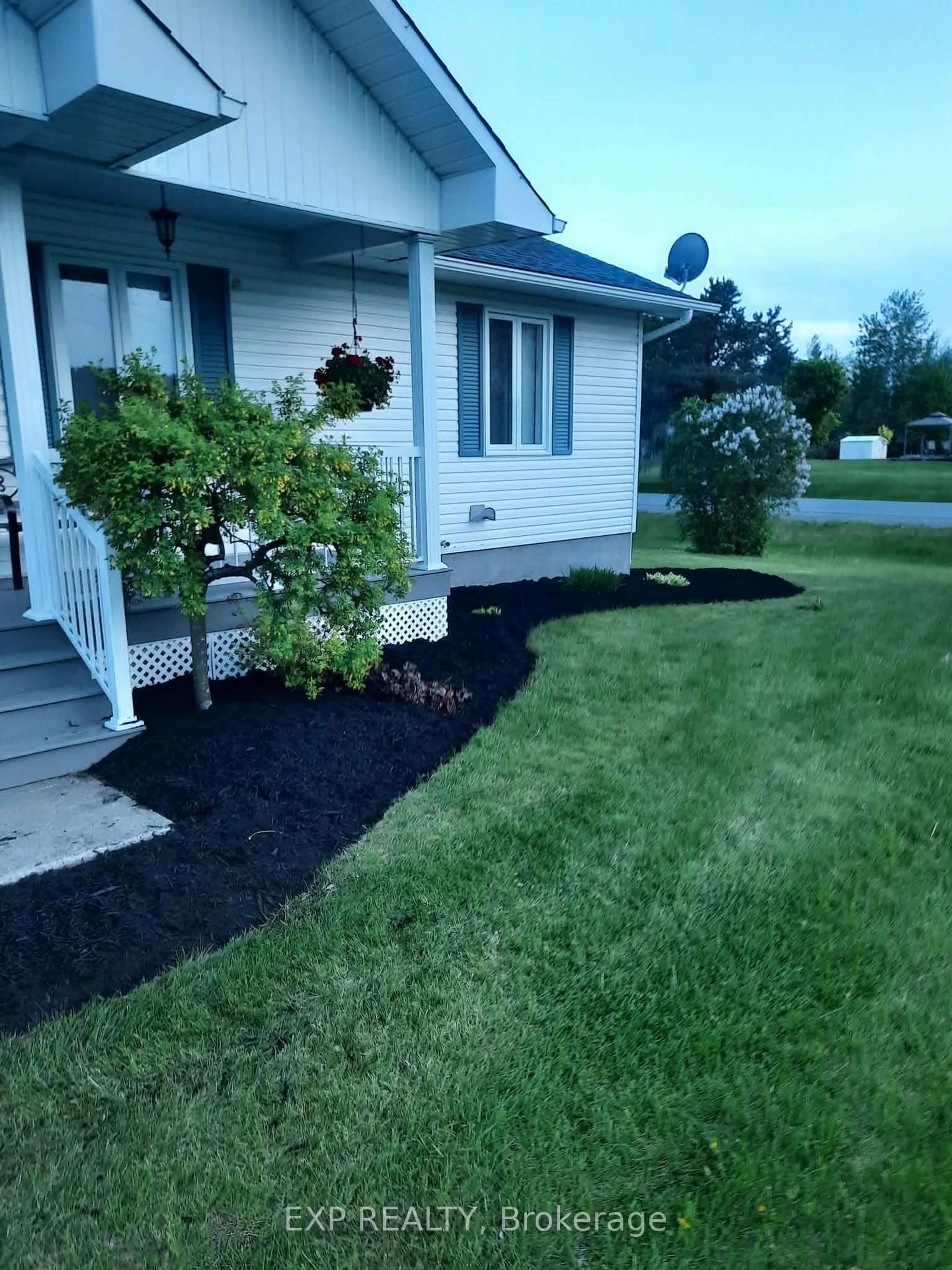 Home with vinyl exterior material, street for 2174 LEMERY St, Clarence-Rockland Ontario K0A 1E0