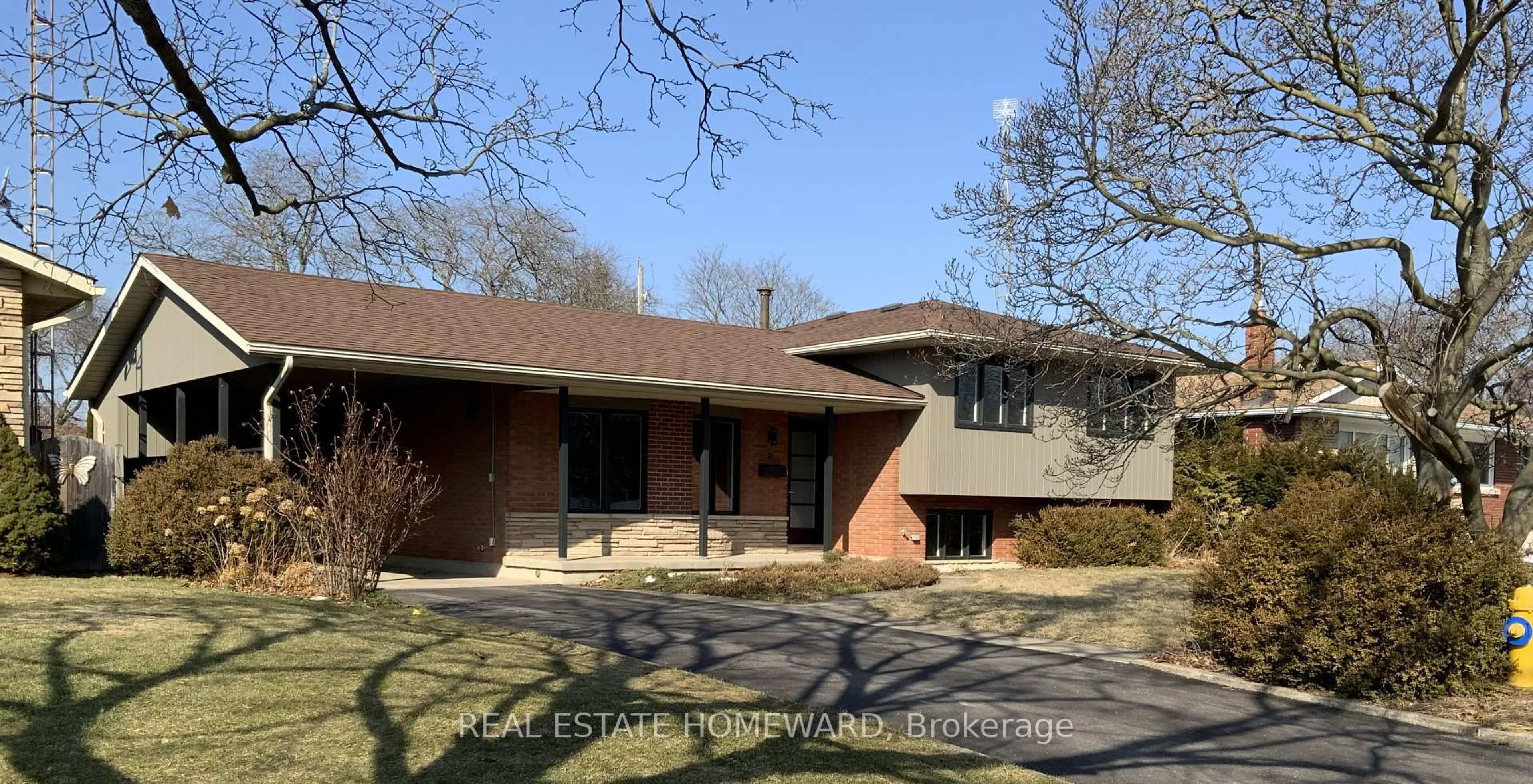 Home with brick exterior material, building for 33 Strathcona Dr, St. Catharines Ontario L2M 2A8