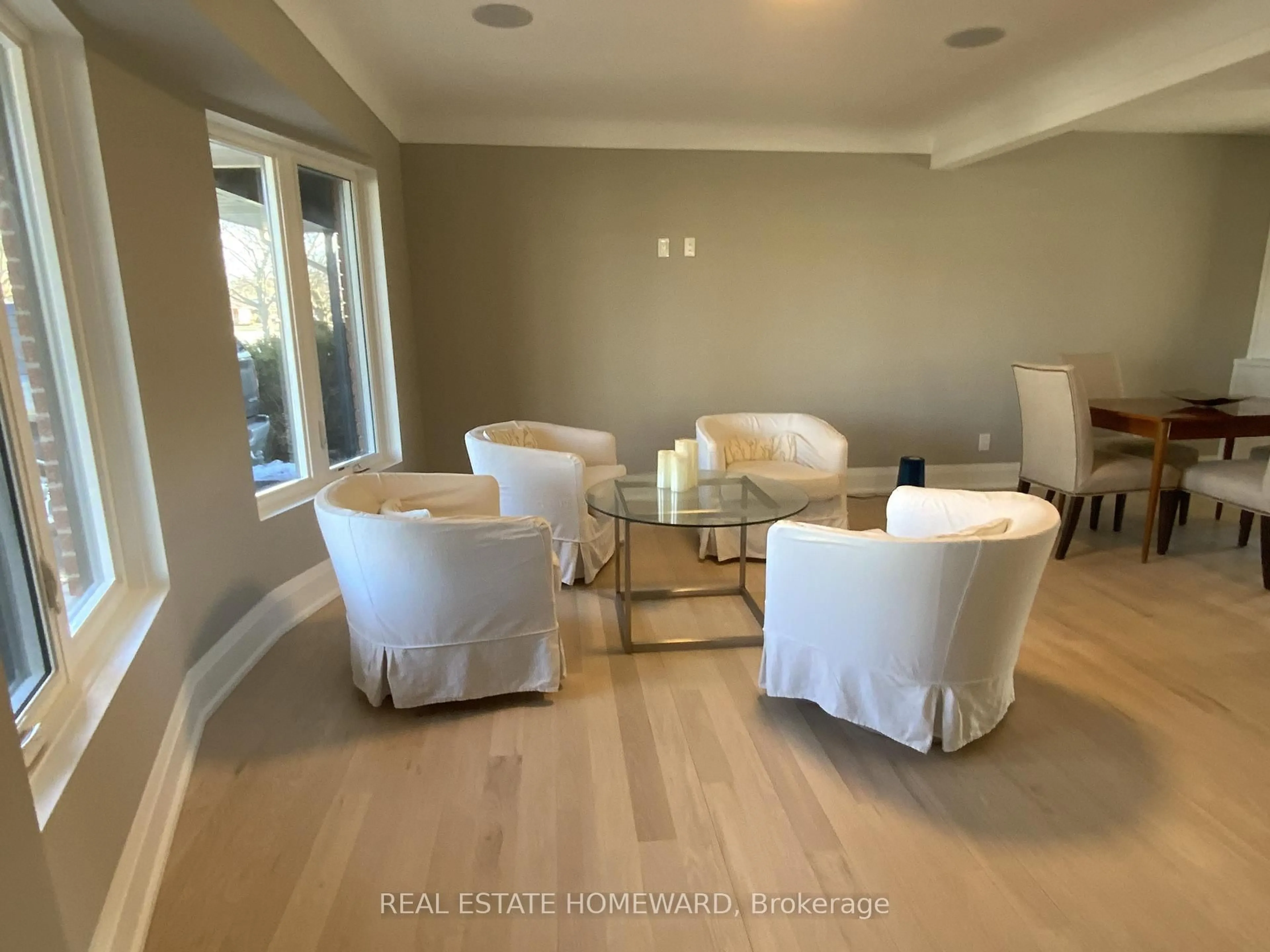 Living room with furniture, unknown for 33 Strathcona Dr, St. Catharines Ontario L2M 2A8