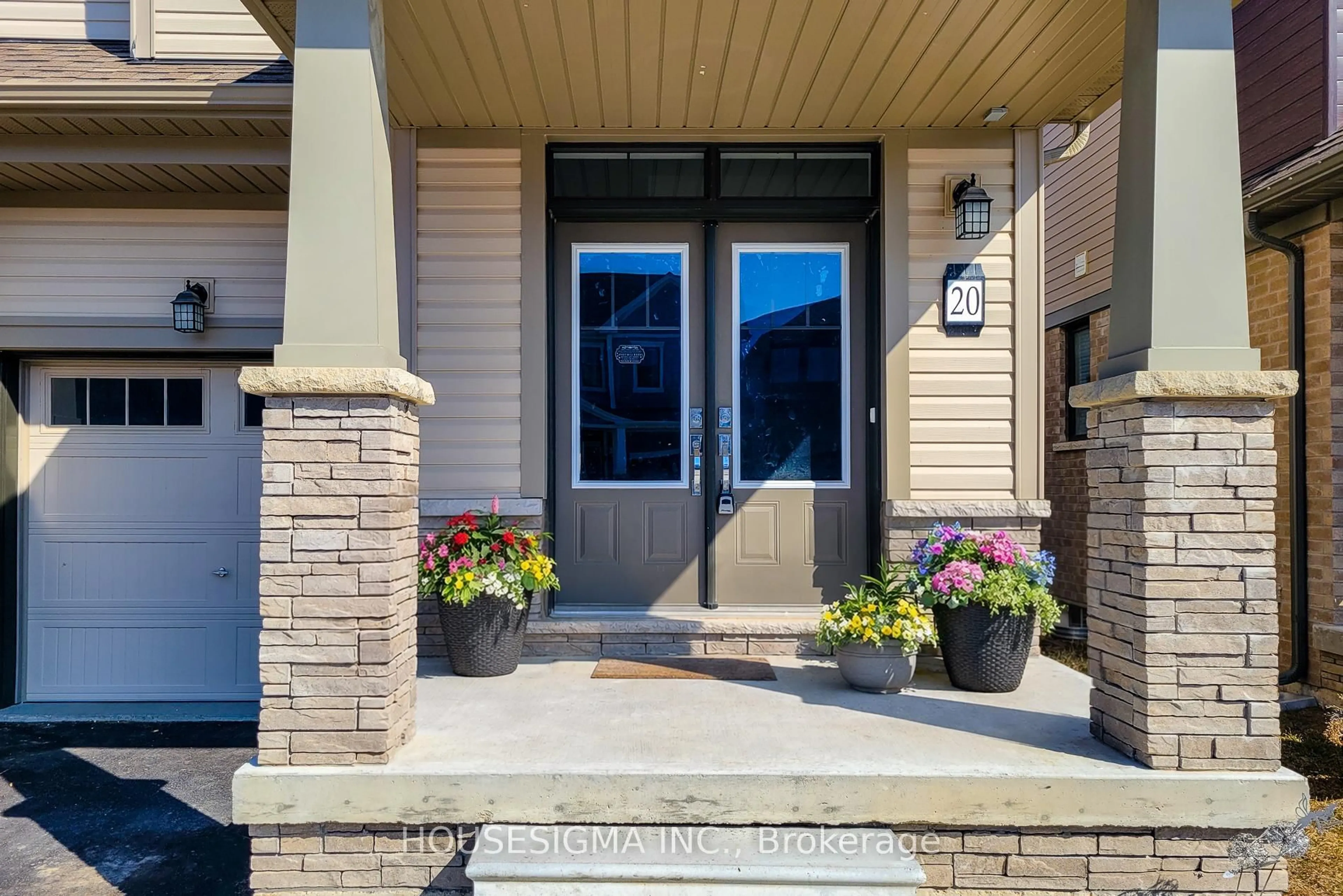 Indoor entryway for 20 Monteith Dr, Brantford Ontario N3T 0W6