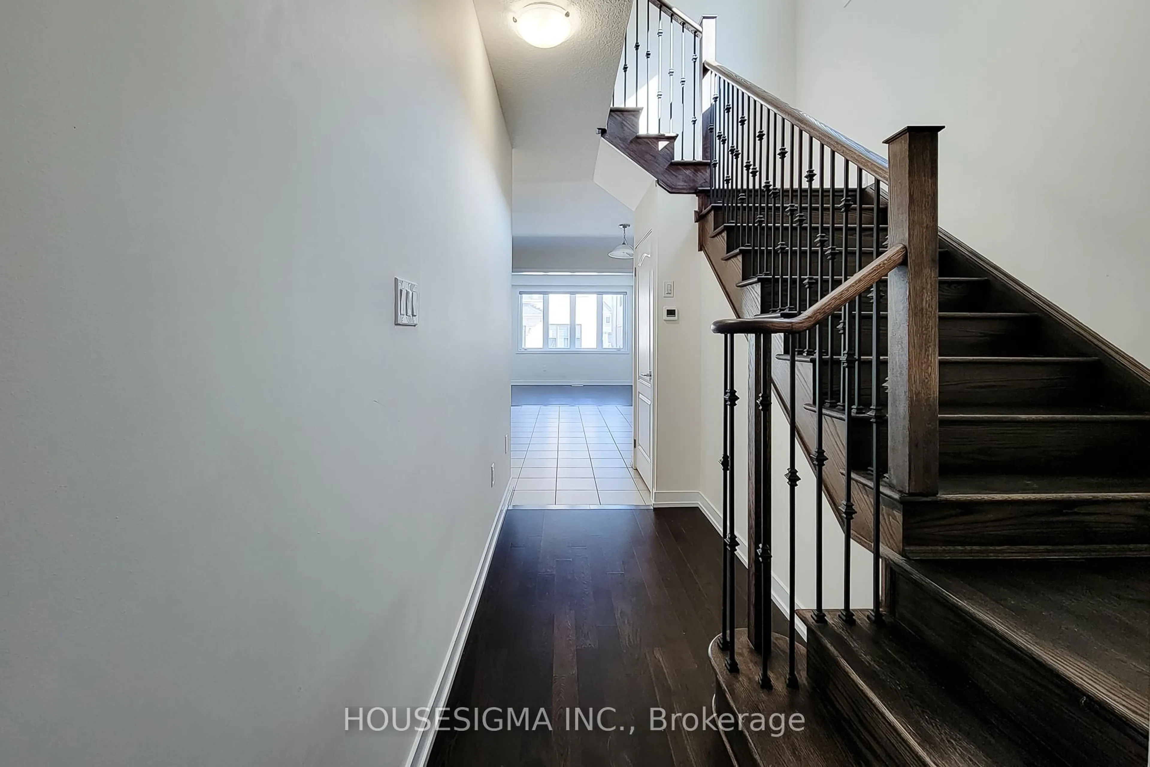 Indoor entryway for 20 Monteith Dr, Brantford Ontario N3T 0W6