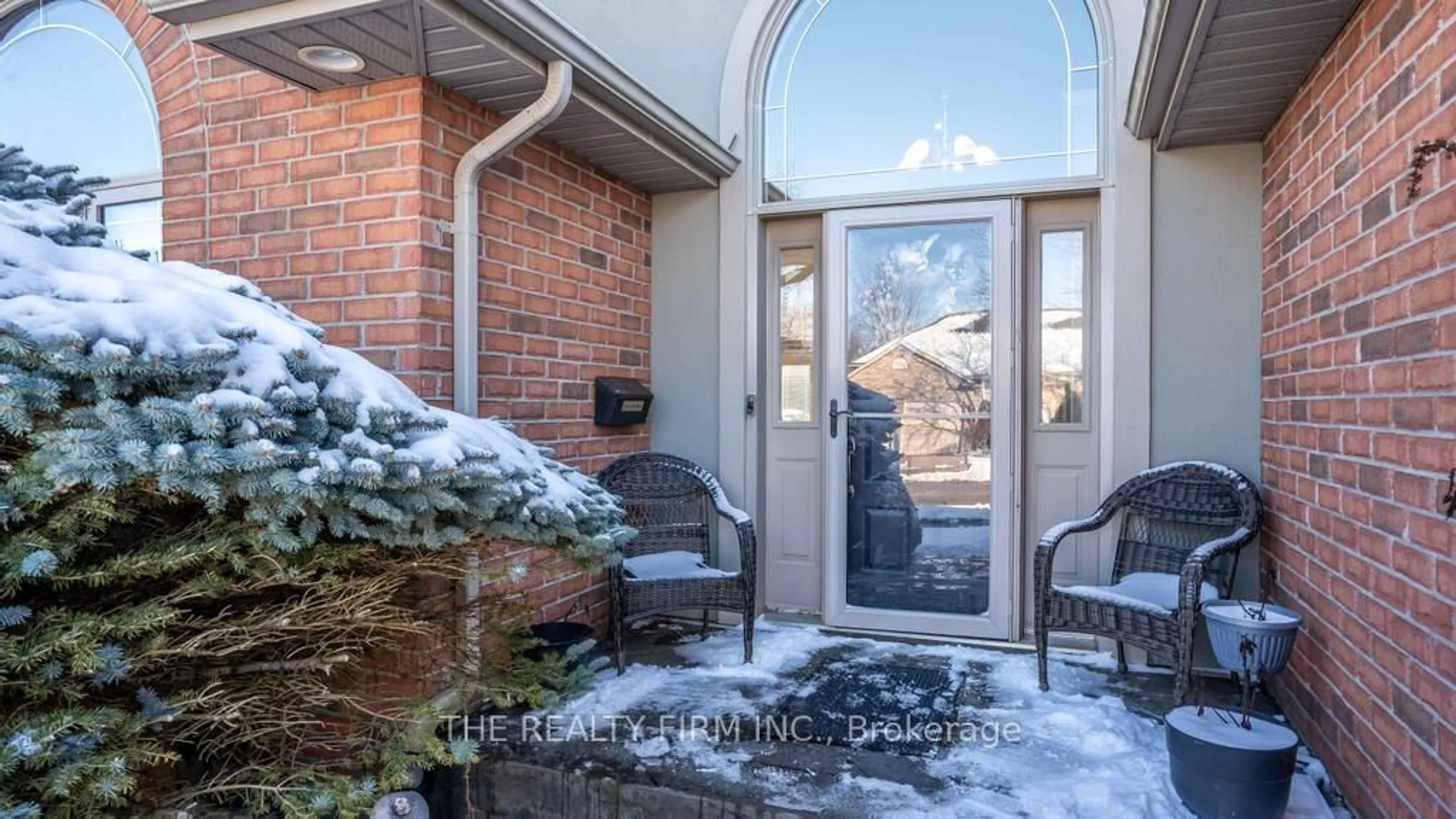 Indoor entryway for 140 Landon Lane, Central Elgin Ontario N0L 1B0