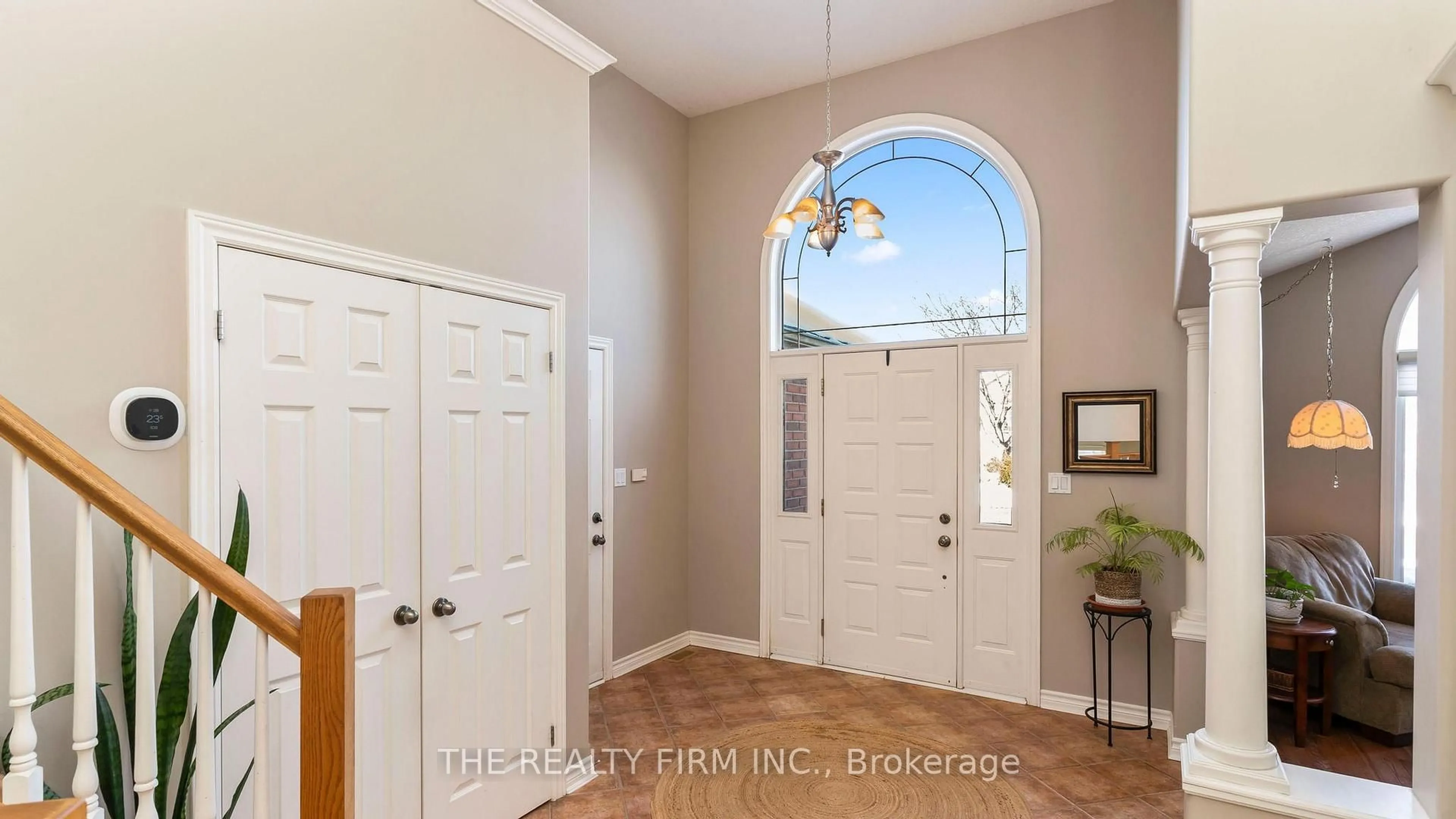 Indoor entryway for 140 Landon Lane, Central Elgin Ontario N0L 1B0