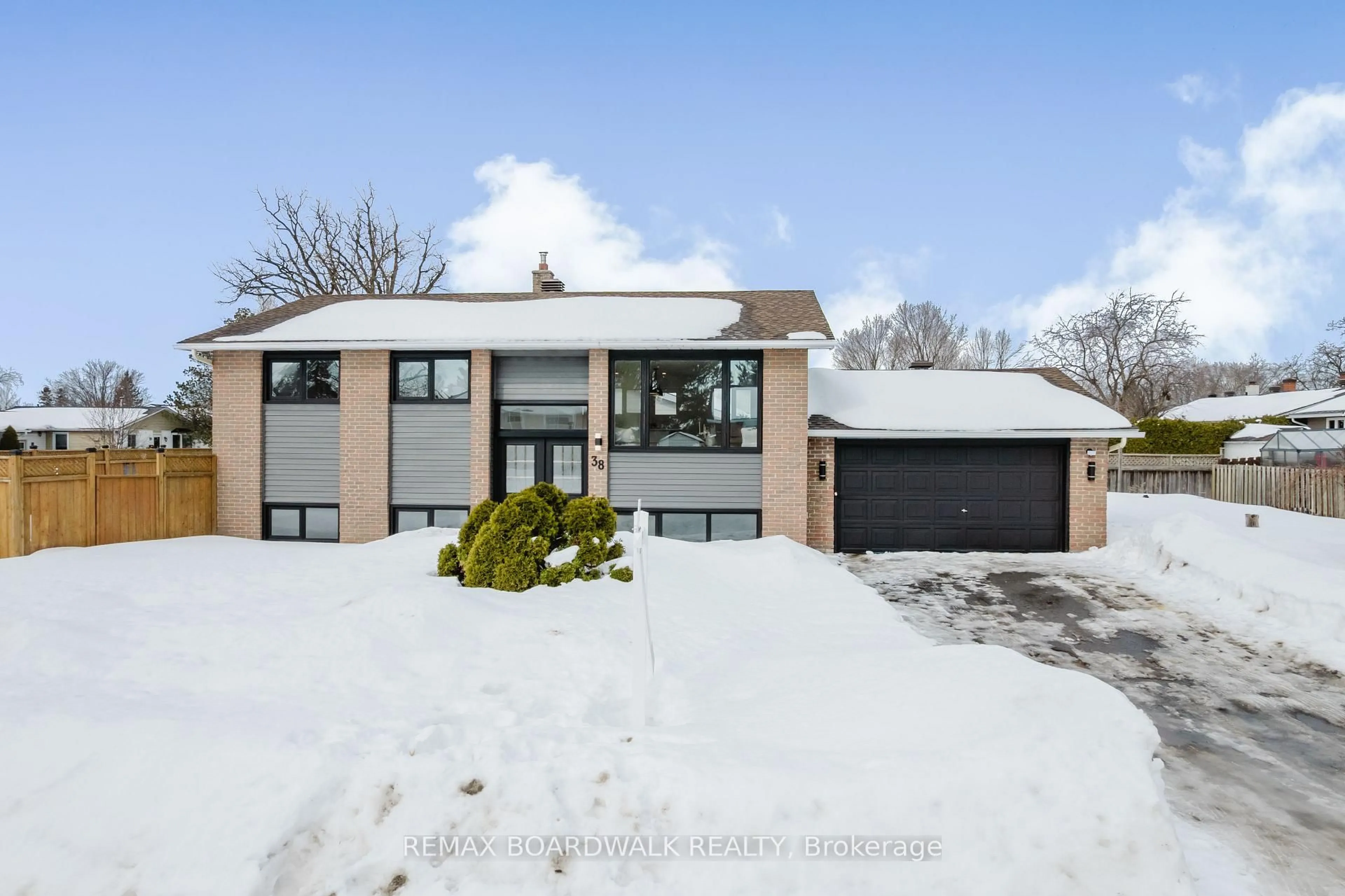 A pic from outside/outdoor area/front of a property/back of a property/a pic from drone, street for 38 Courtney Rd, Ottawa Ontario K2L 1L8