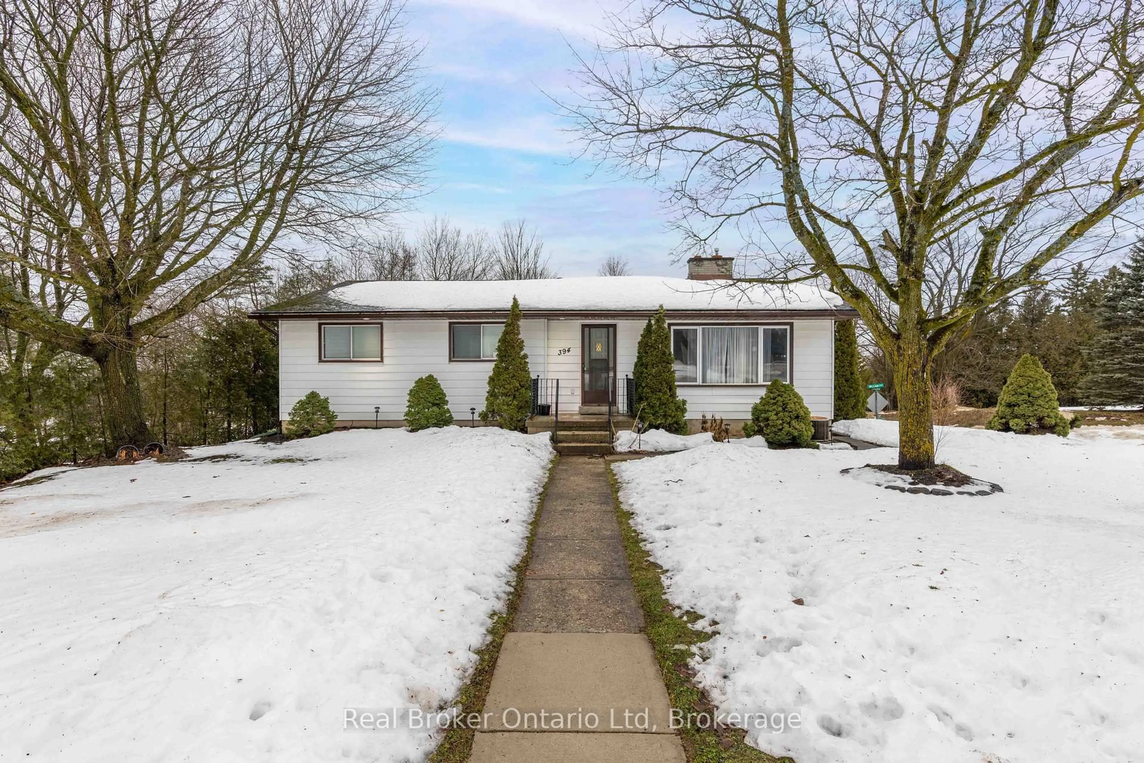 A pic from outside/outdoor area/front of a property/back of a property/a pic from drone, street for 394 Queen St, West Grey Ontario N0G 1R0