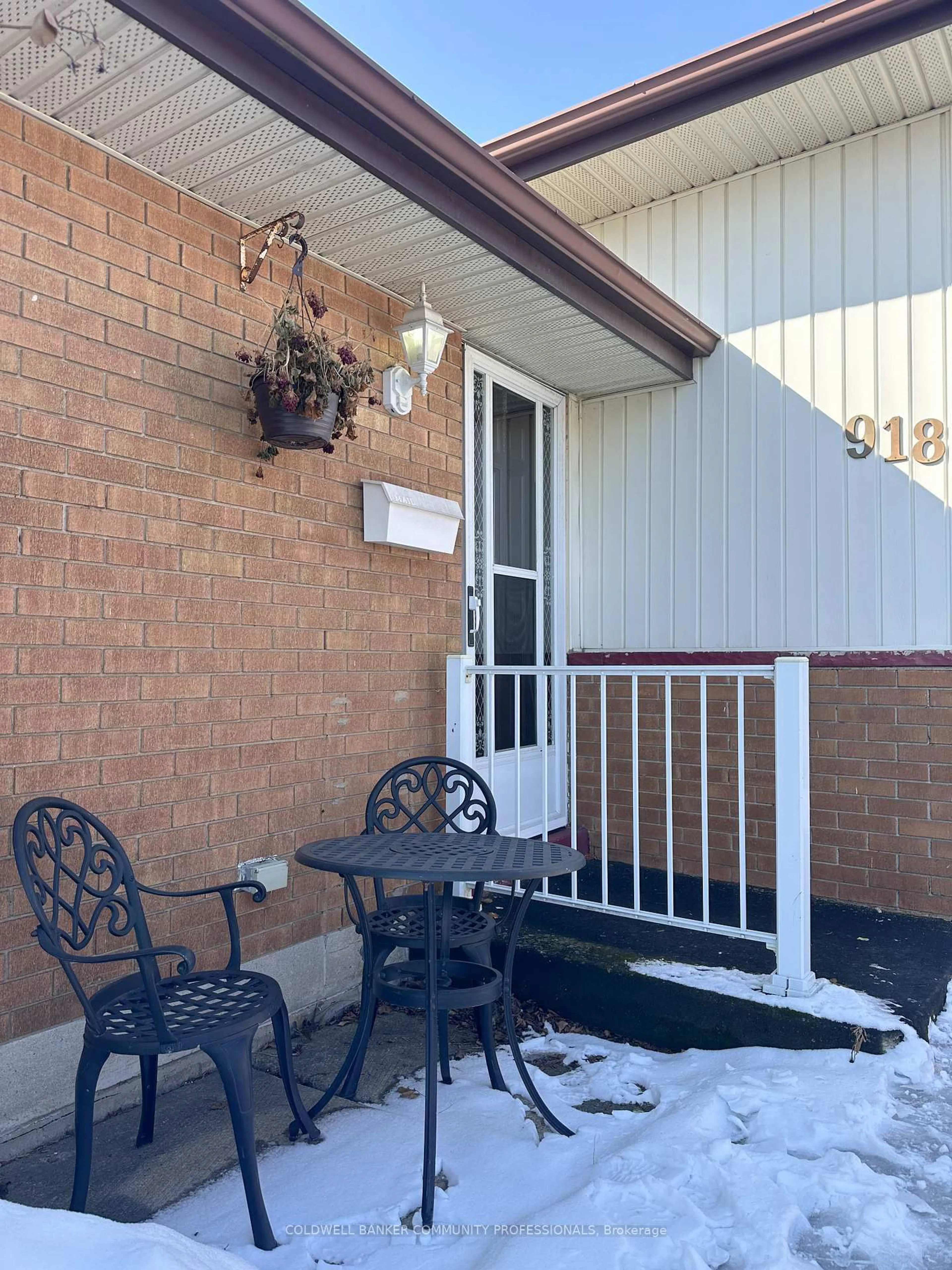 Patio, street for 918 Upper Ottawa St, Hamilton Ontario L8T 3V7
