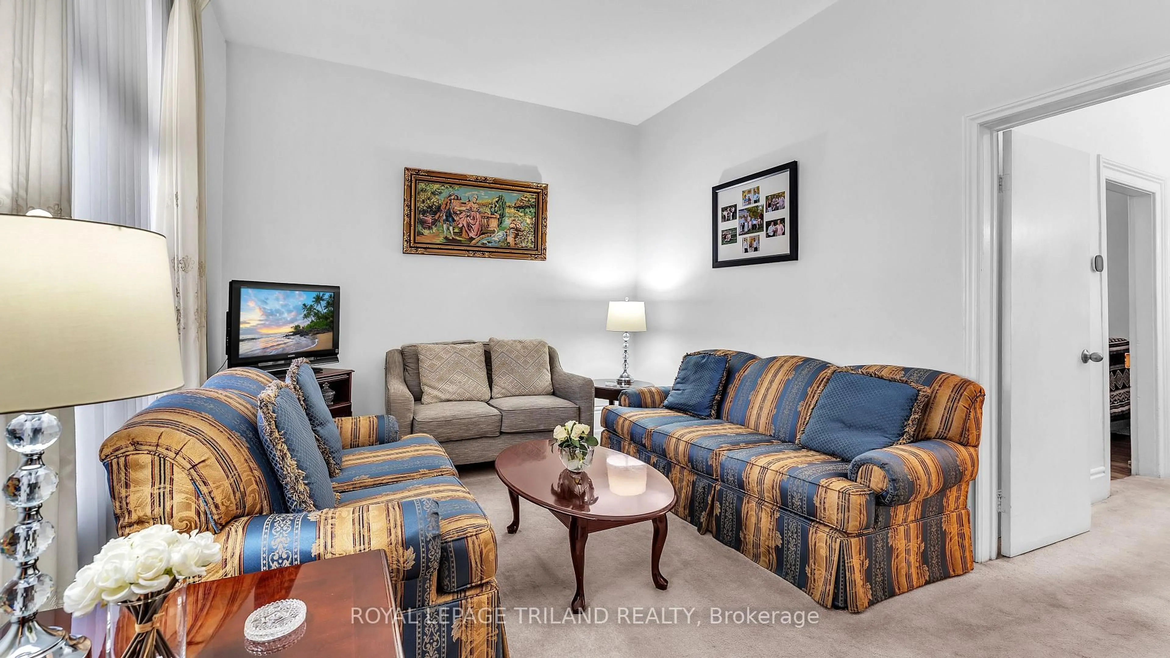 Living room with furniture, unknown for 569 Piccadilly St, London East Ontario N5Y 3G9