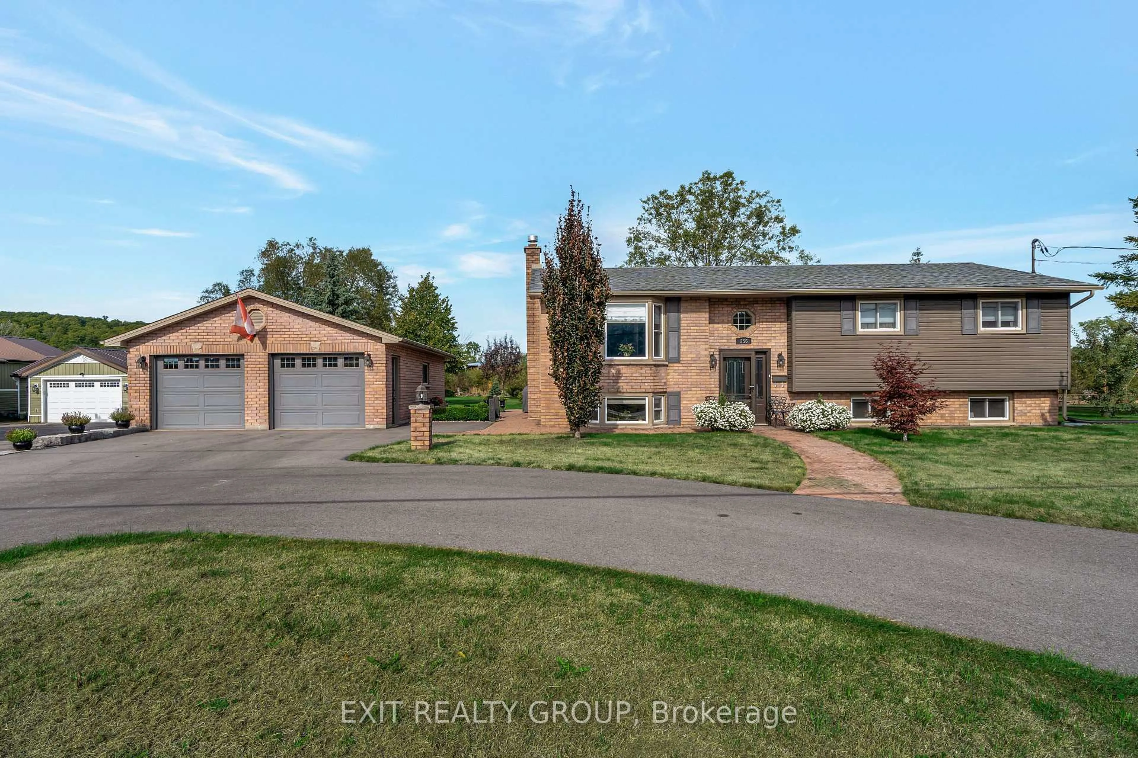 A pic from outside/outdoor area/front of a property/back of a property/a pic from drone, street for 256 South Trent St, Hastings Ontario K0K 2C0